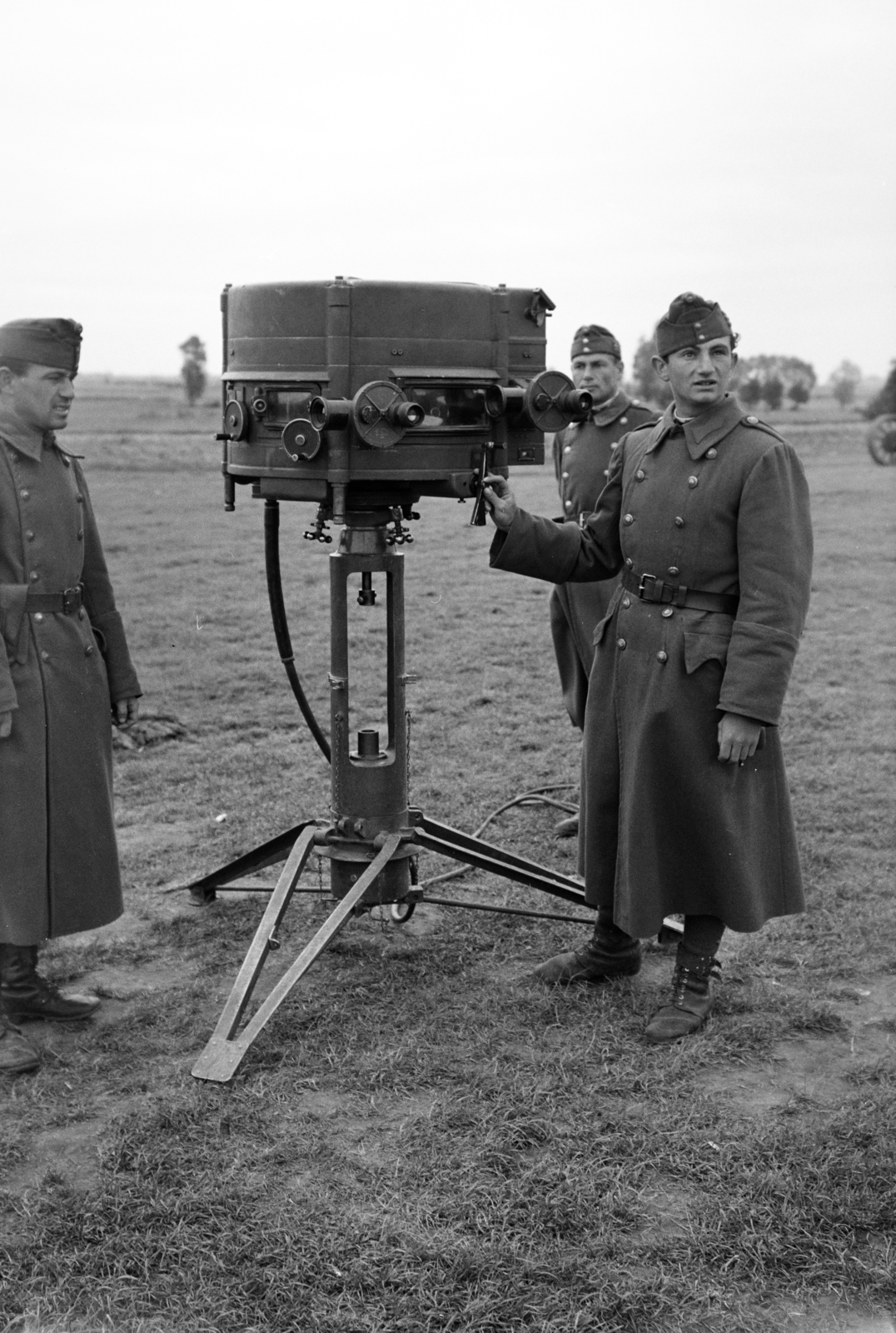 Hungary, Fertőd, (Eszterháza), a Magyar Királyi Honvédség légvédelmi tüzérségének nagyszabású gyakorlata. Gamma–Juhász lőelemképző., 1939, Horváth József, air defense, fire control equipment, Gamma-brand, Fortepan #265938