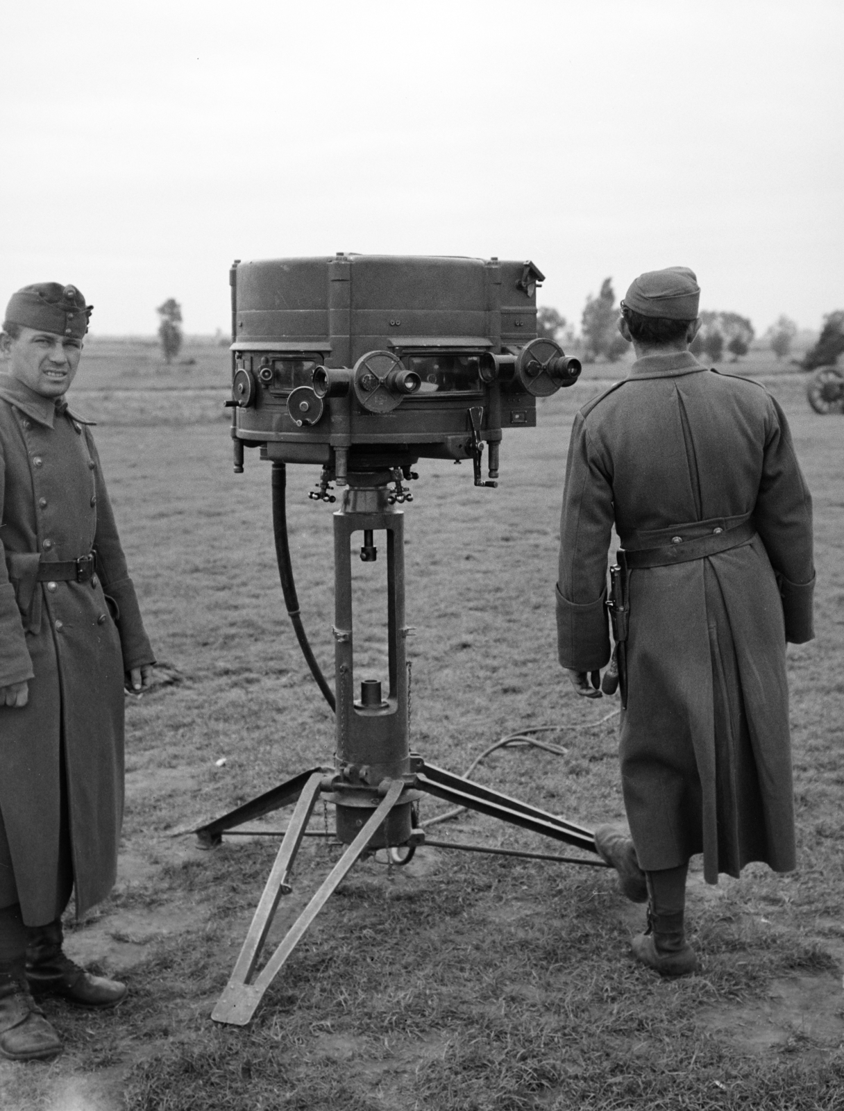 Hungary, Fertőd, (Eszterháza), a Magyar Királyi Honvédség légvédelmi tüzérségének nagyszabású gyakorlata. Gamma–Juhász lőelemképző., 1939, Horváth József, fire control equipment, Gamma-brand, air defense, Fortepan #265946