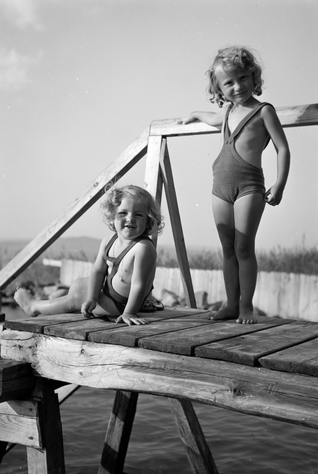 Hungary,Lake Balaton, Fonyód, Fonyódliget, a felvétel a strandon készült., 1937, Horváth József, bathing suit, beach, Fortepan #265961
