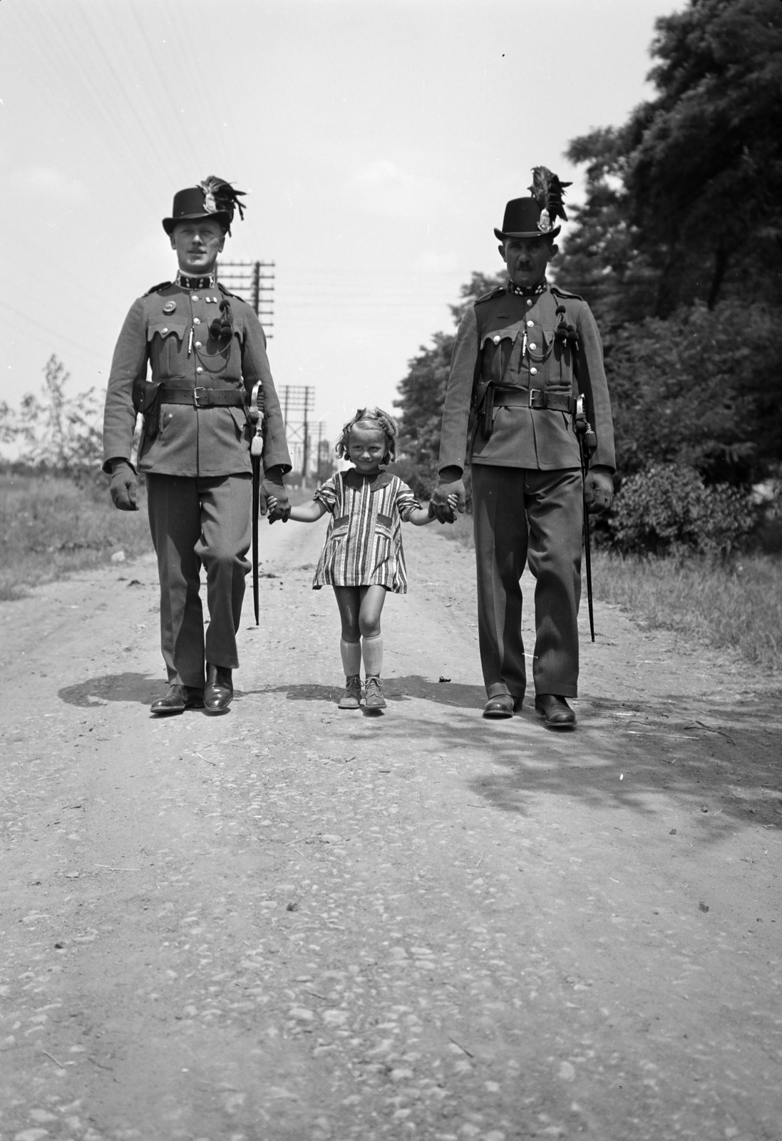 1937, Horváth József, hold hands, gendarme, girl, three people, Fortepan #265962