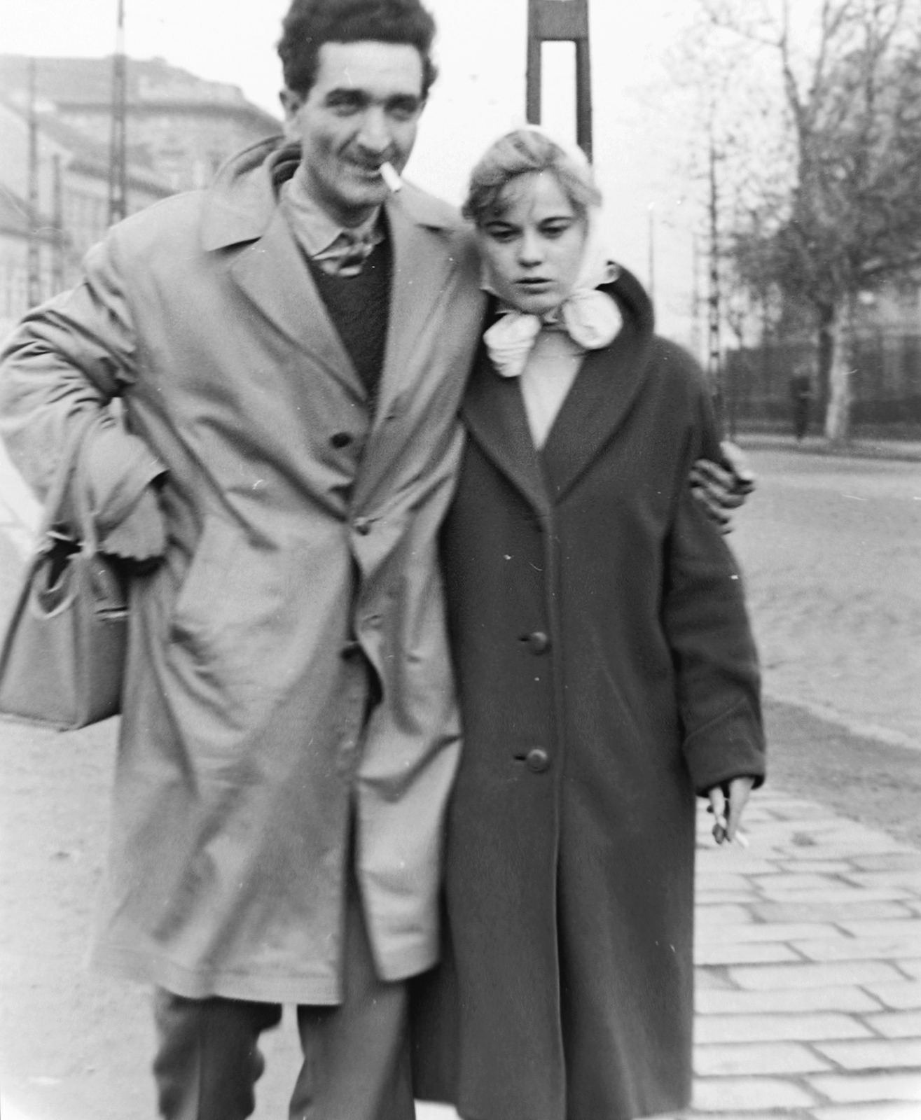 Hungary, Budapest VIII., Kálvária (Kulich Gyula) tér az Orczy tér felé nézve., 1958, Fortepan, portrait, cigarette, smoking, tableau, Budapest, Fortepan #266