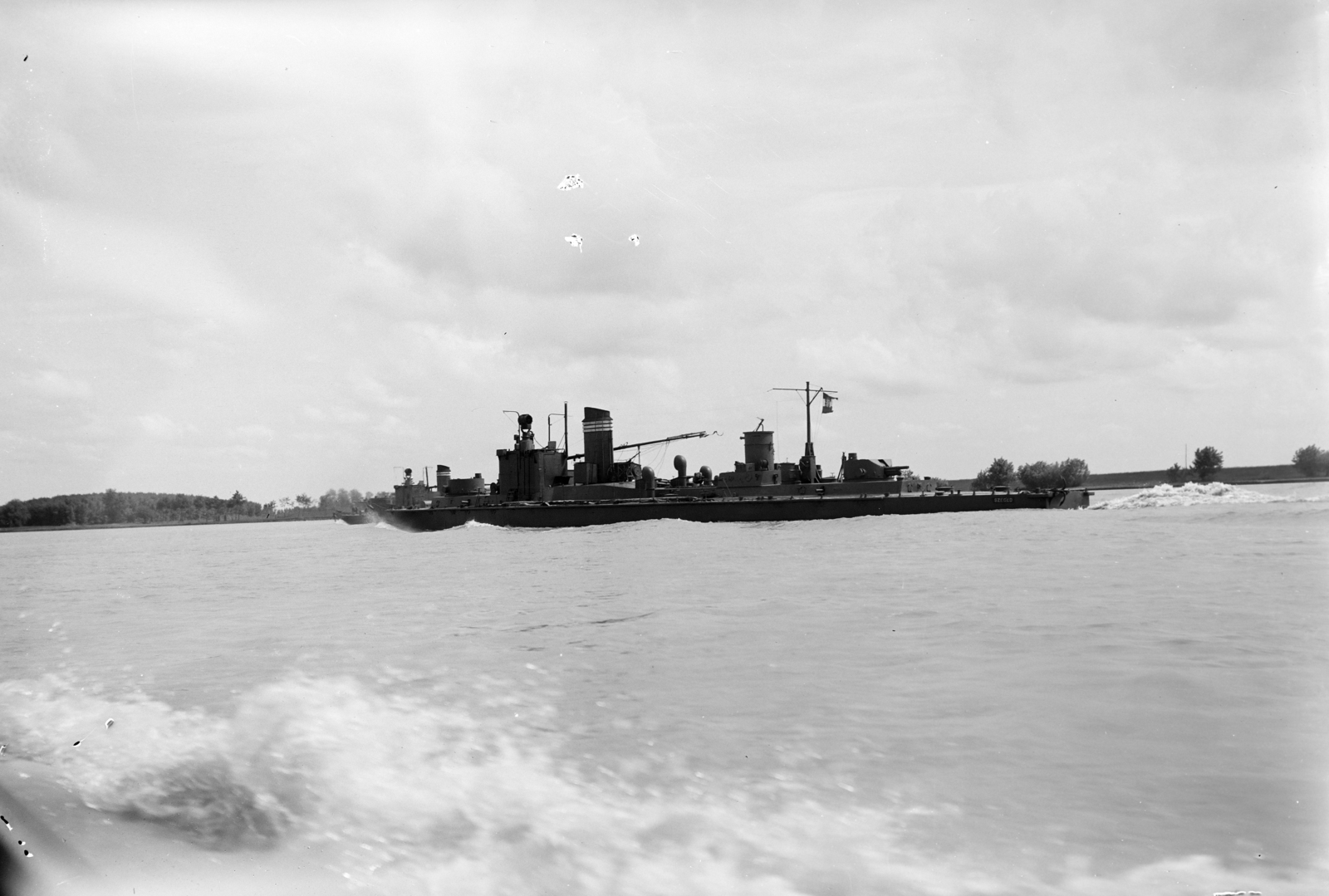 Hungary, a Magyar Királyi Honvéd Folyamőrség Ganz-WELS típusú őrnaszádja, a Szeged, lőgyakorlaton a Dunán., 1940, Horváth József, warship, river guard, Fortepan #266024