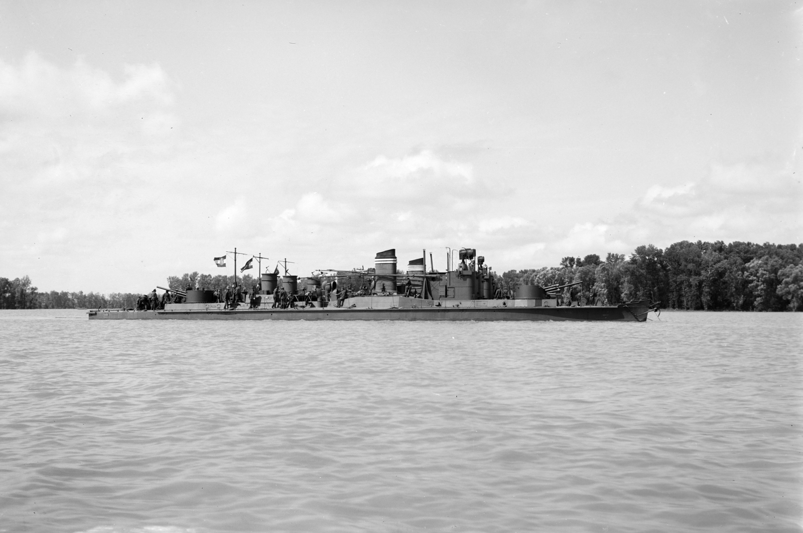 Magyarország, a Magyar Királyi Folyamőrség őrnaszádja, a Győr lőgyakorlaton a Dunán., 1940, Horváth József, monitor, hadihajó, folyamőrség, Fortepan #266026