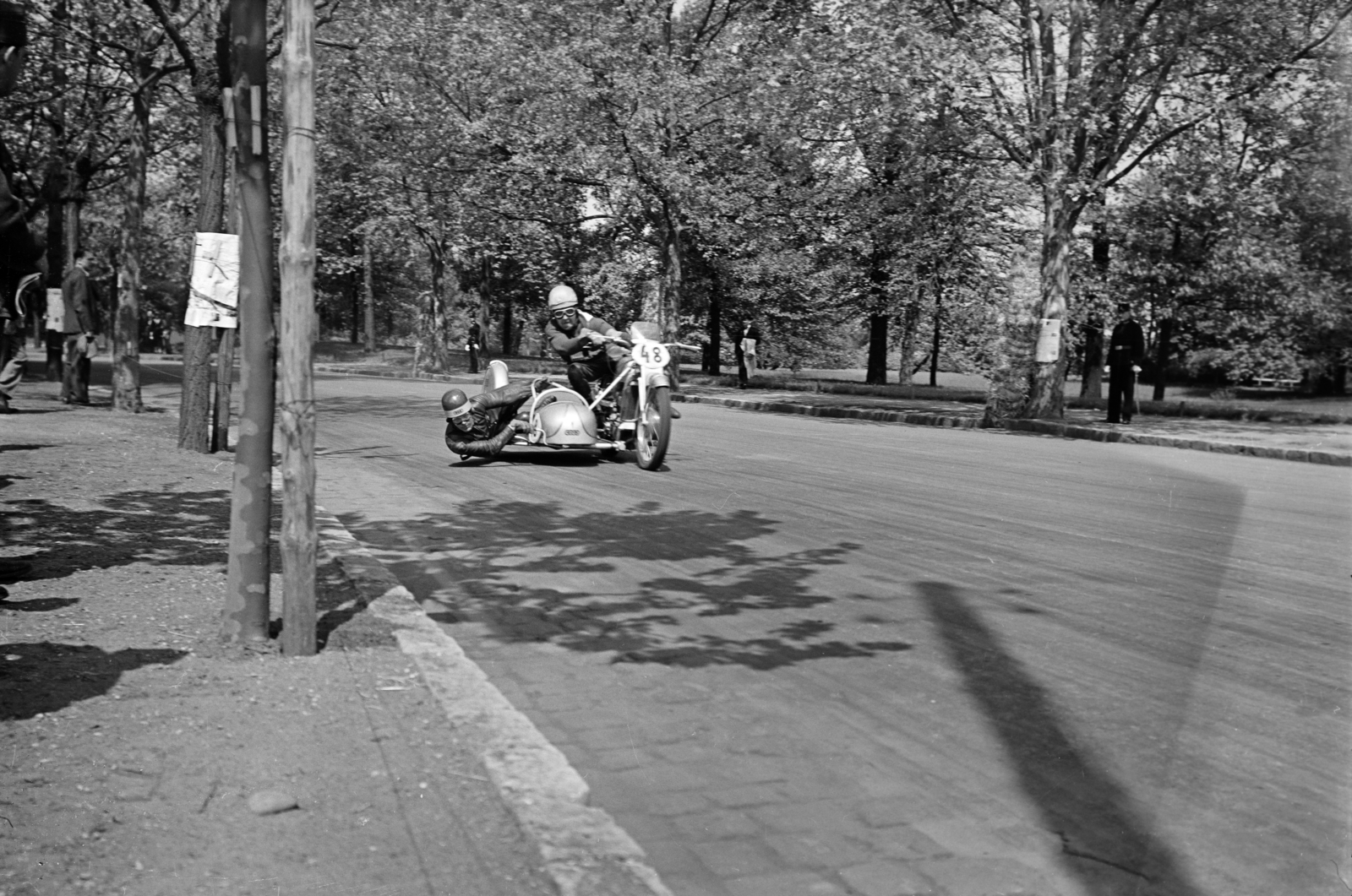 Hungary, People's Park, Budapest X., Magyarország Motorkerékpár Nagydíja, az oldalkocsis motorverseny egyik résztvevője., 1937, Horváth József, motorcycle race, motorcycle with sidecar, feat, Budapest, Fortepan #266035