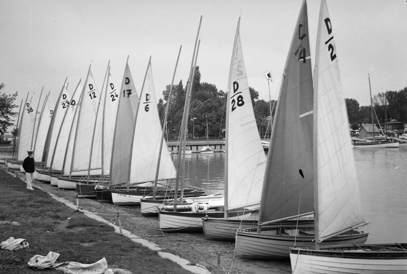 Hungary,Lake Balaton, Siófok, vitorlások a kikötő sólyaterén., 1936, Horváth József, sailboat, yacht racing, Fortepan #266061