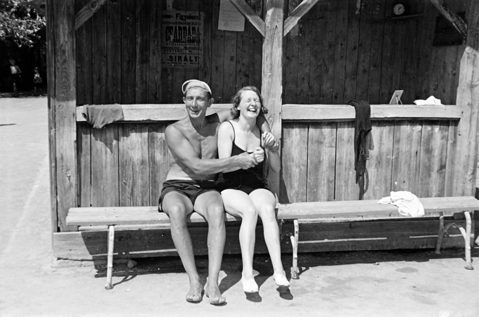 Hungary, Gyenesdiás, Alsógyenes, a felvétel a strandon készült., 1943, Vízkelety László, fun, beach, Fortepan #266162