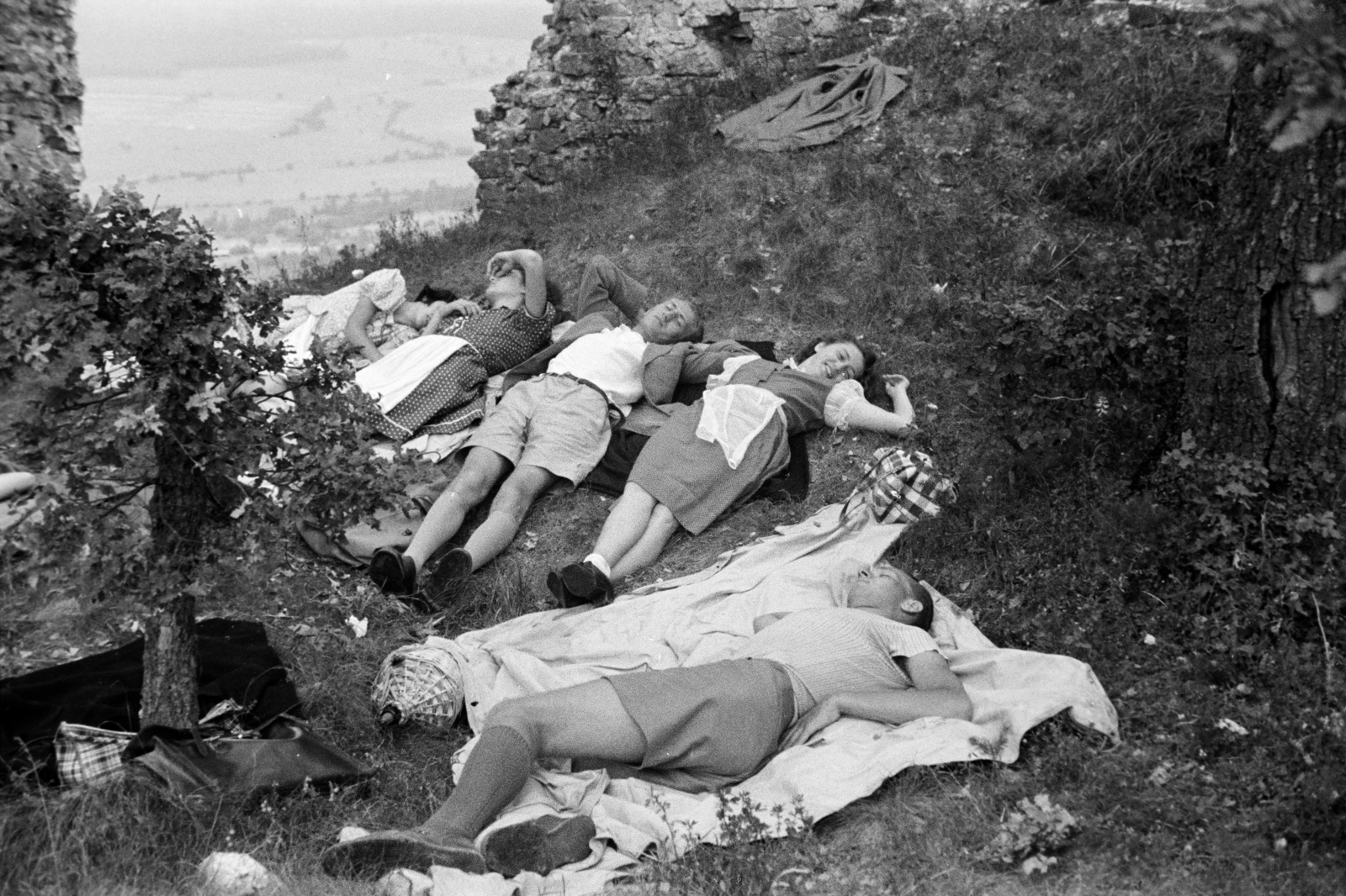1942, Vízkelety László, relaxation, plaid, excursion, lying on the back, Fortepan #266185