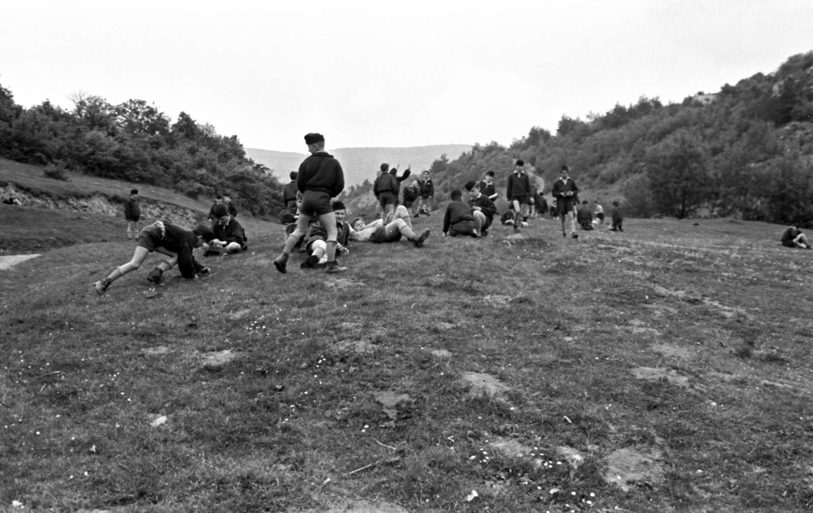 Hungary, Cák, A kőszegi MÁV Nevelőintézet diákjainak kirándulása Cákon (Vas-megye)., 1958, Baráth Endre, boys, school uniform, Fortepan #26623