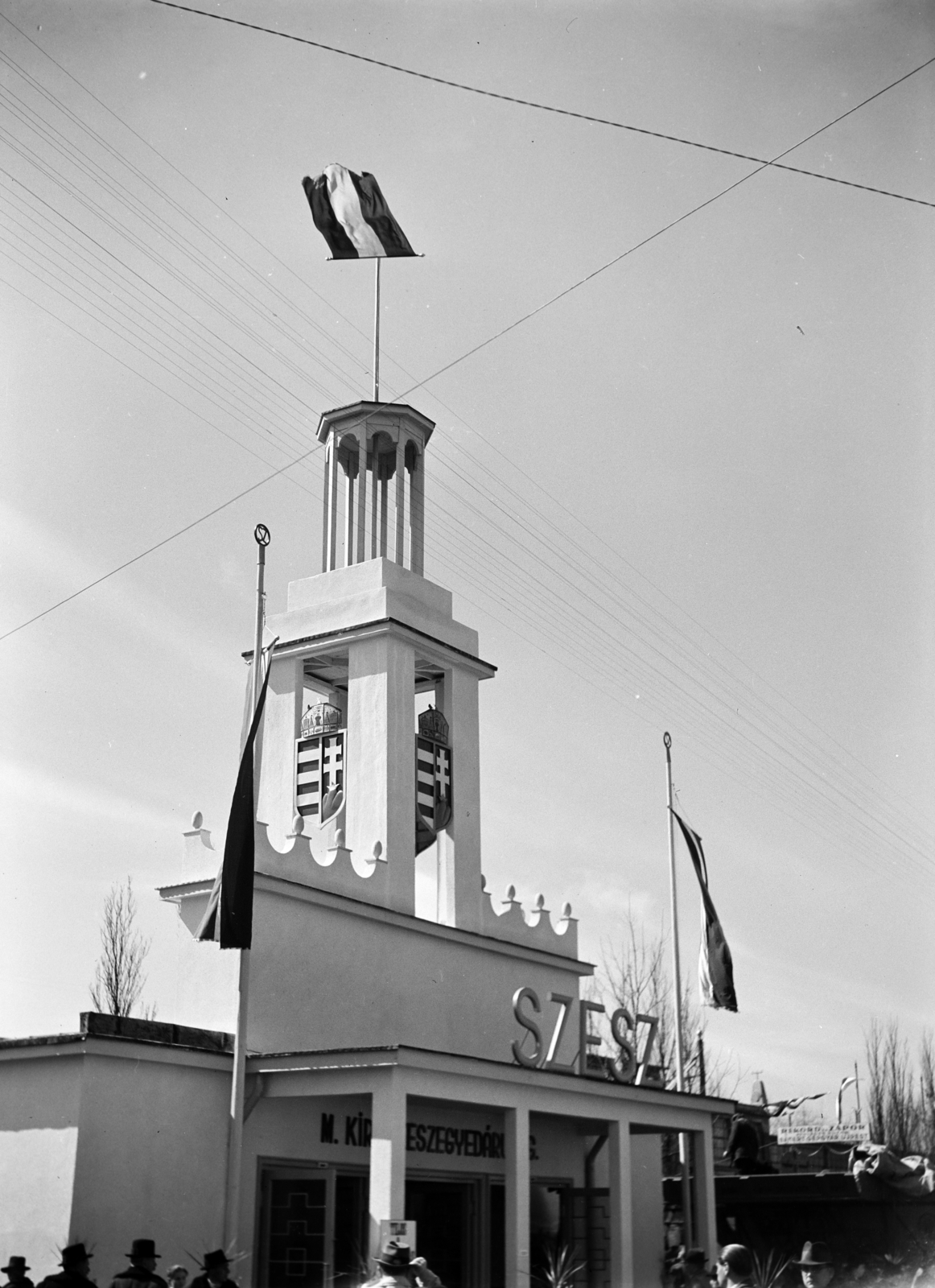 Magyarország, Budapest X., Albertirsai út, Mezőgazdasági kiállítás, a Magyar királyi szeszegyedárusági igazgatóság pavilonja., 1943, Vízkelety László, címer, kiállítás, szeszgyártás, Budapest, Fortepan #266289