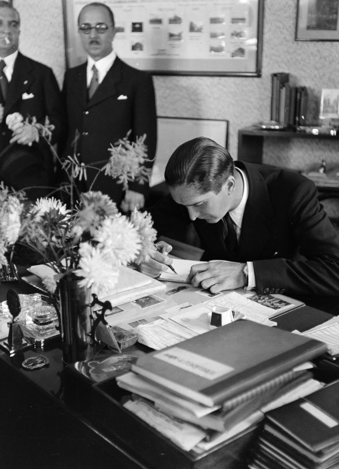 Hungary, az íróasztálnál Horthy István kormányzóhelyettes ül., 1939, Vízkelety László, portrait, desk, writing, Fortepan #266342