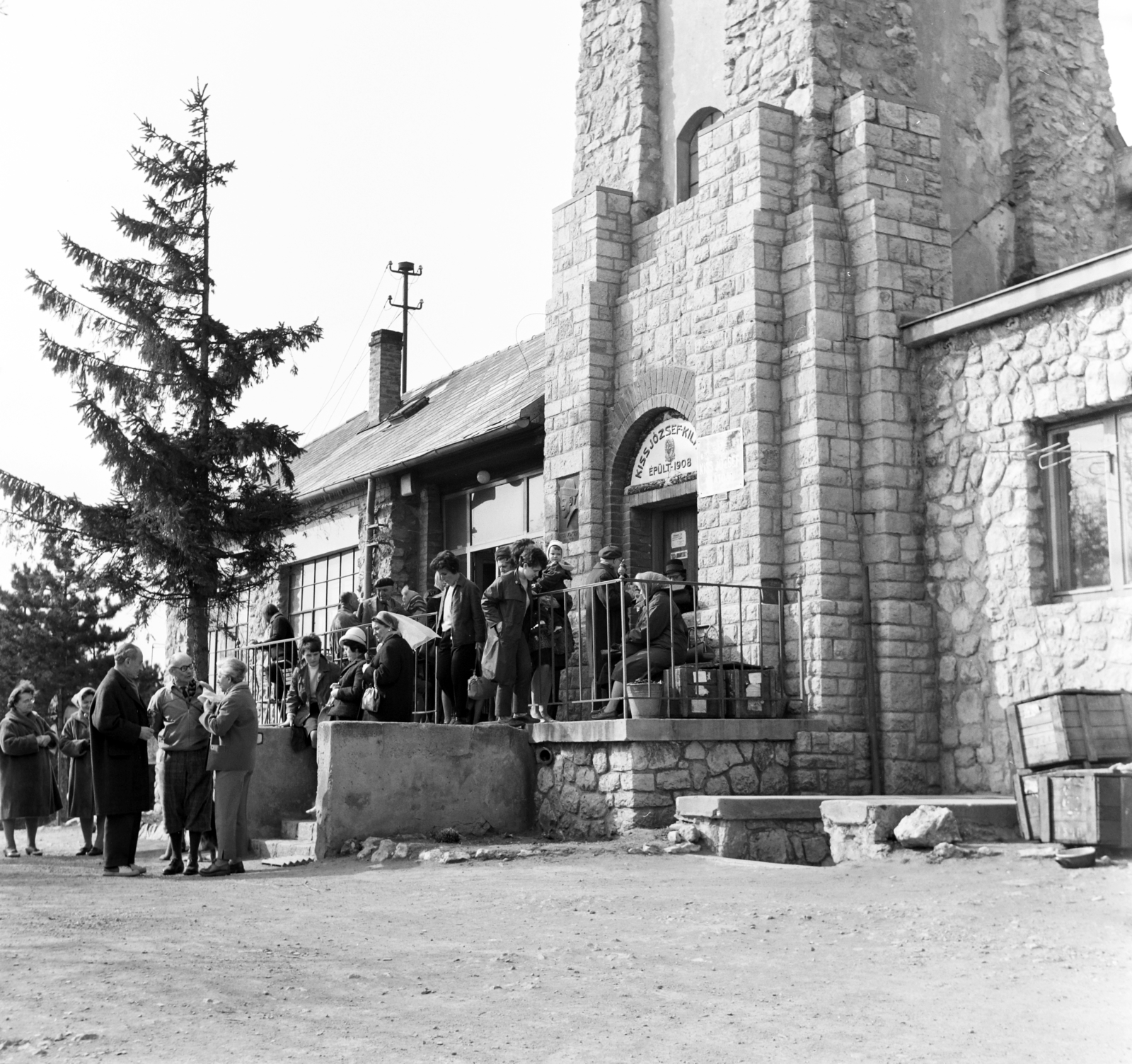 Hungary, Pécs, Misina tető, a felvétel a Mecsek Egyesület Kiss József-kilátója előtt készült., 1963, Szilvási hagyaték, Fortepan #266371