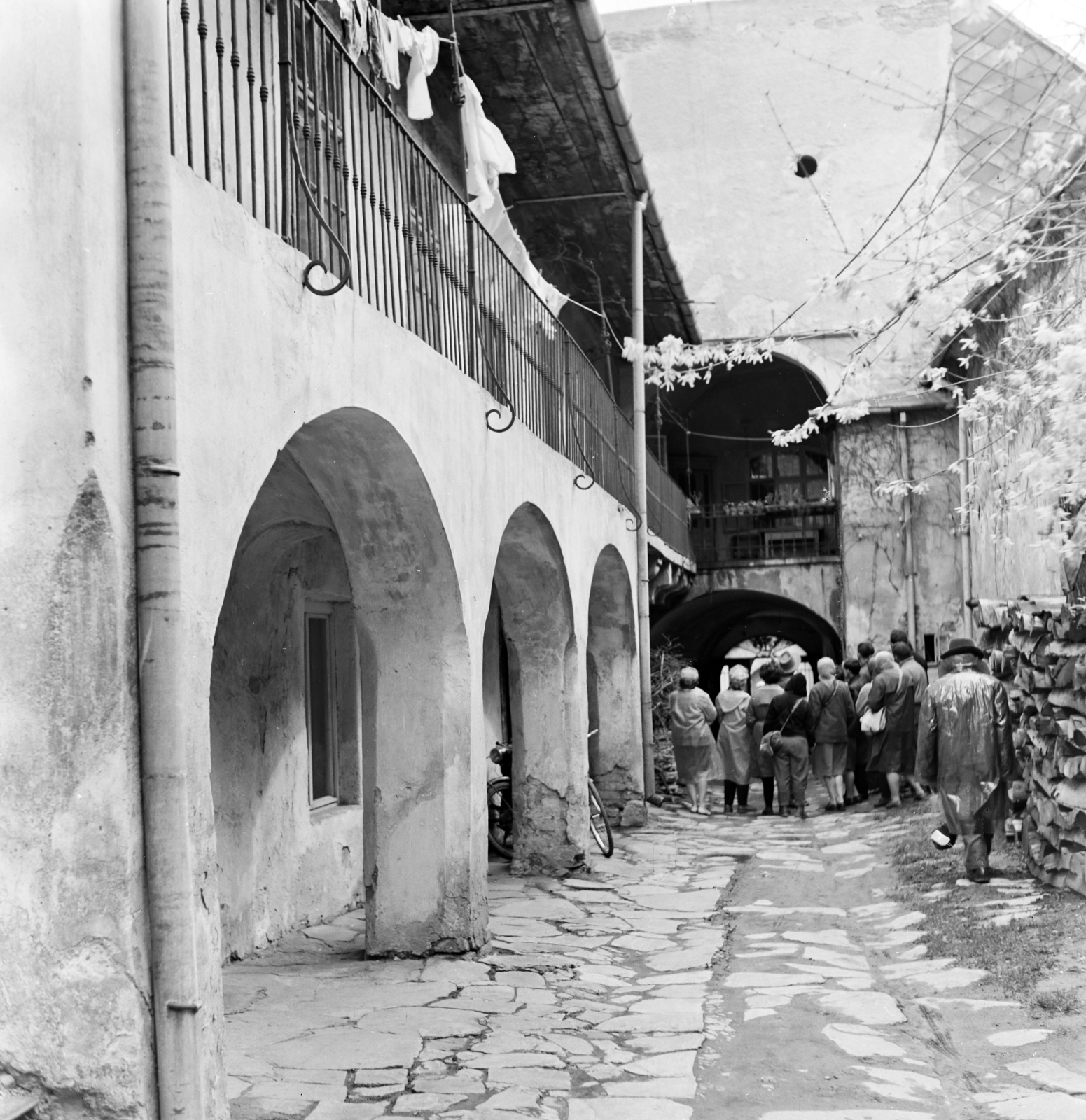 Hungary, Kőszeg, Jurisics tér 10., a Meskó-ház udvara., 1966, Szilvási hagyaték, Fortepan #266402