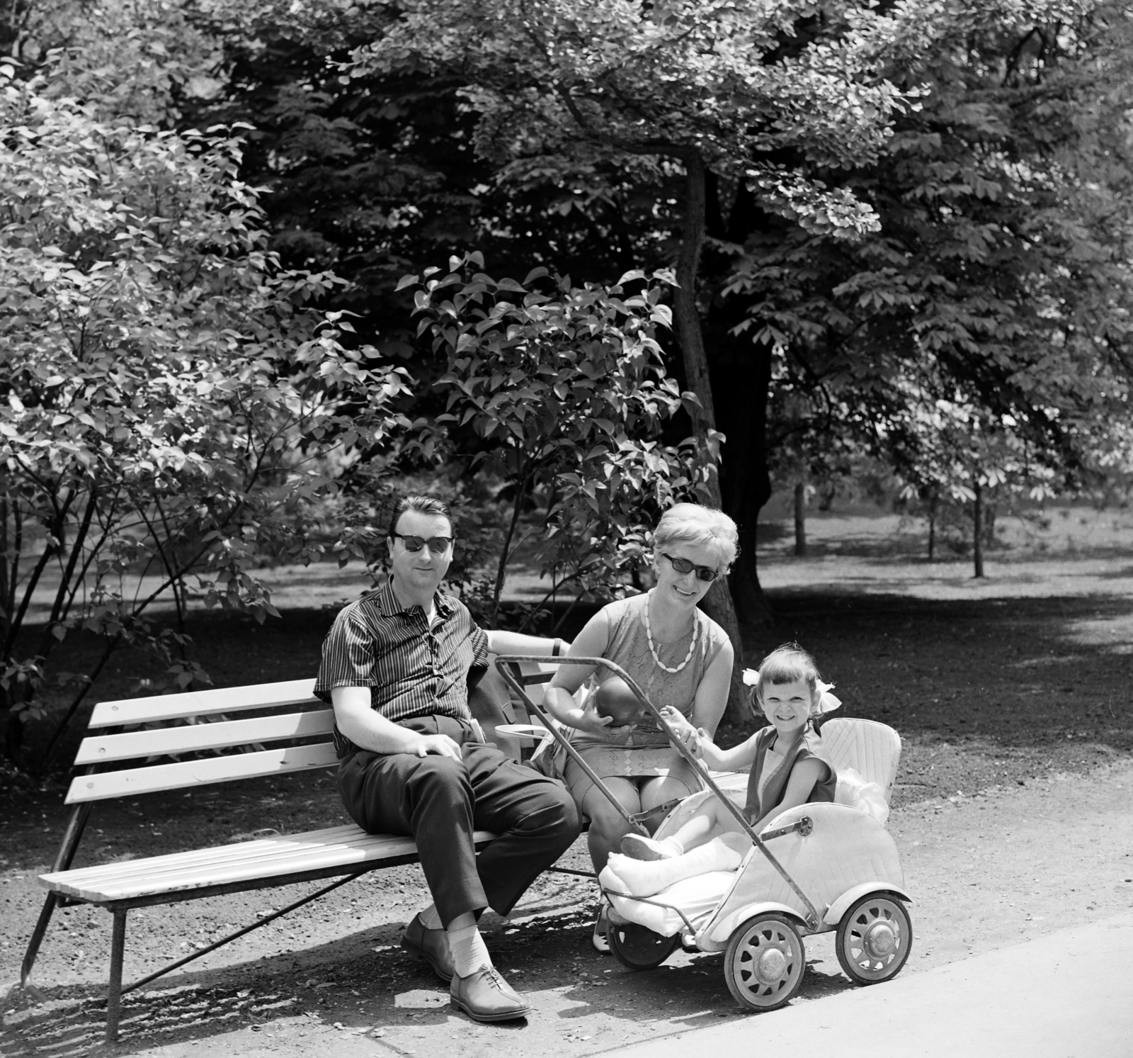 1968, Szilvási hagyaték, baby carriage, photo aspect ratio: square, girl, ribbon, shades, Fortepan #266412