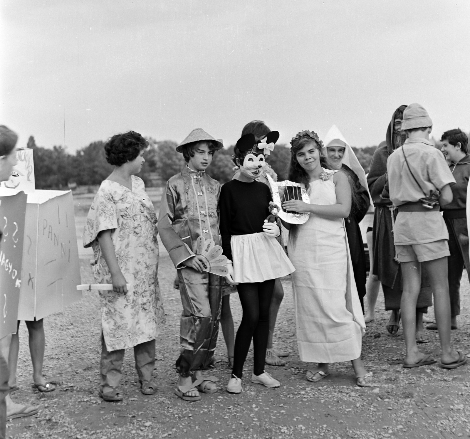 Hungary, Szigetmonostor, Horány, a Vörös Meteor Erdei Telep előtti Duna-part, karnevál., 1966, Szilvási hagyaték, carnival, Fortepan #266438