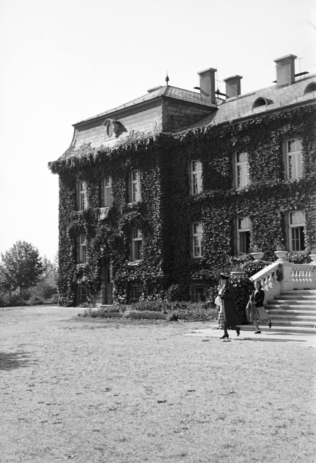 Hungary, Kőszeg, Jurisich Miklós Honvéd tiszti gyógyház, később SZOT üdülő., 1940, Ábrahám Katalin és László, Fortepan #266560