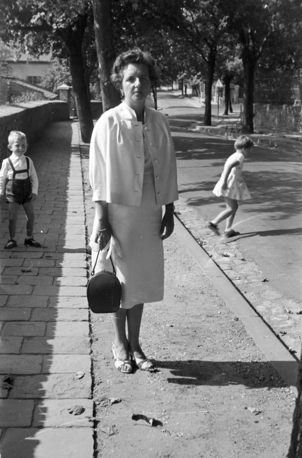 Hungary, Budapest XI., Ménesi út, háttérben a Szüret utcai kereszteződés., 1957, Ábrahám Katalin és László, Budapest, portrait, Fortepan #266584