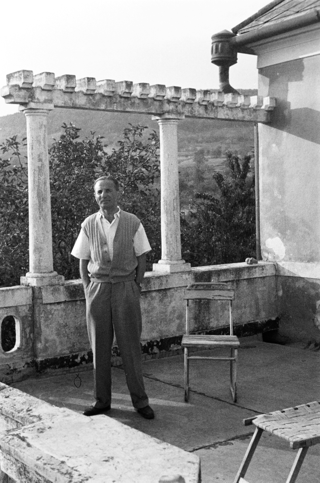 Hungary,Lake Balaton, Csopak, Füredi utca 40., a felvétel a Scitowszky-kastély (késöbb KÖZTI üdülő) teraszán készült., 1943, Ábrahám Katalin és László, portrait, Fortepan #266598