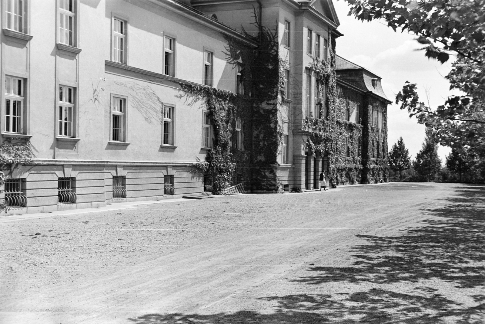 Magyarország, Kőszeg, Jurisich Miklós Honvéd tiszti gyógyház, később SZOT üdülő., 1941, Ábrahám Katalin és László, Fortepan #266607