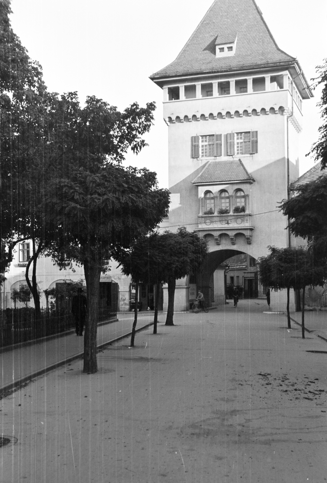 Magyarország, Kőszeg, Jurisics tér, Hősök kapuja., 1941, Ábrahám Katalin és László, kaputorony, Fortepan #266609