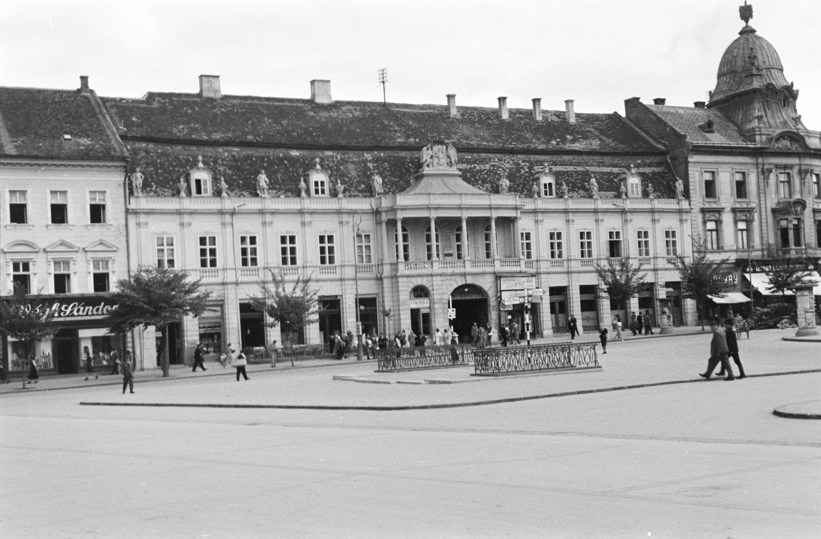 Romania,Transylvania, Cluj-Napoca, Fő tér, Bánffy palota., 1942, Ábrahám Katalin és László, public building, Fortepan #266623