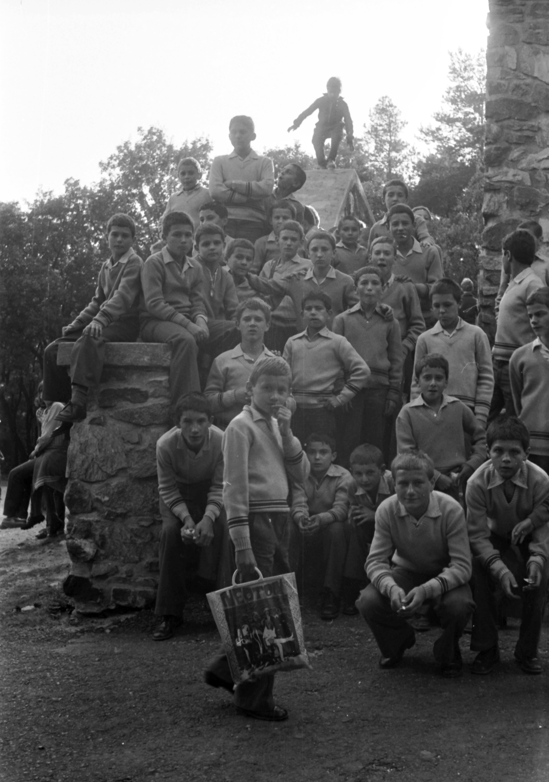 Hungary, Sopron, Károly-kilátó., 1977, Baráth Endre, excursion, tableau, boys, Fortepan #26663