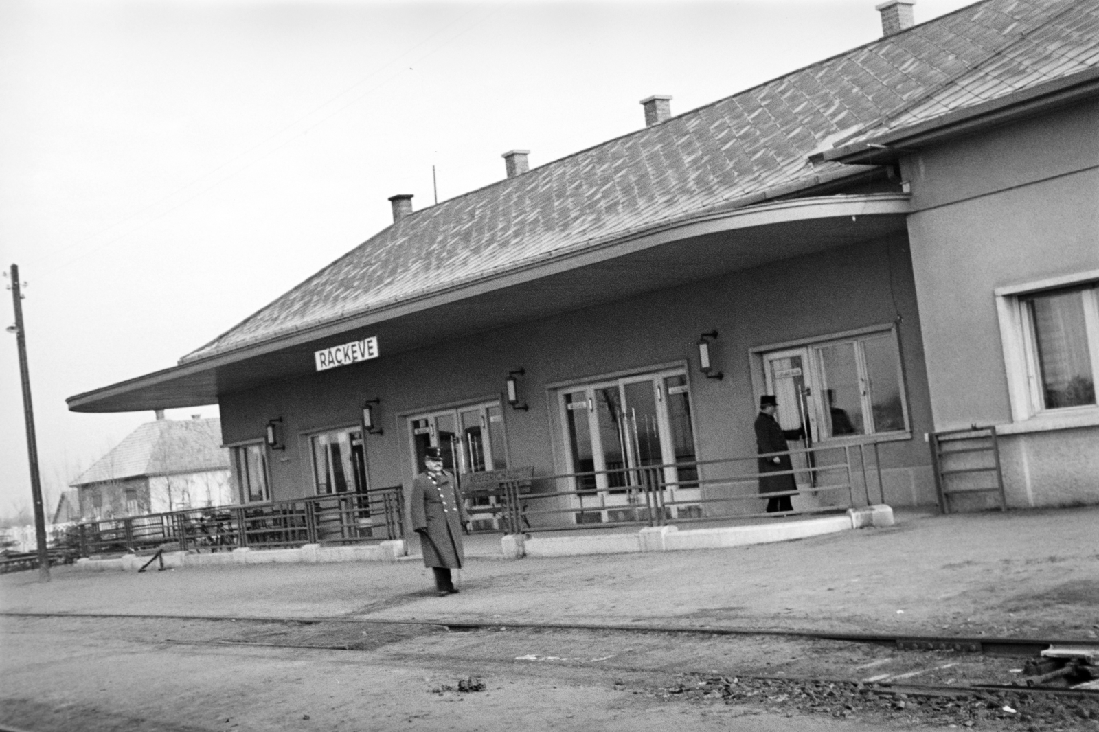 Hungary, Ráckeve, HÉV állomás., 1943, Ábrahám Katalin és László, train station, commuter train, Fortepan #266648