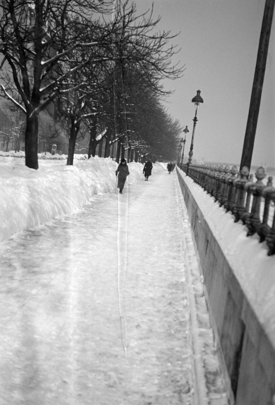 Magyarország, Budapest II., Bem (Margit) rakpart a Margit híd irányába nézve., 1943, Ábrahám Katalin és László, Budapest, Fortepan #266662