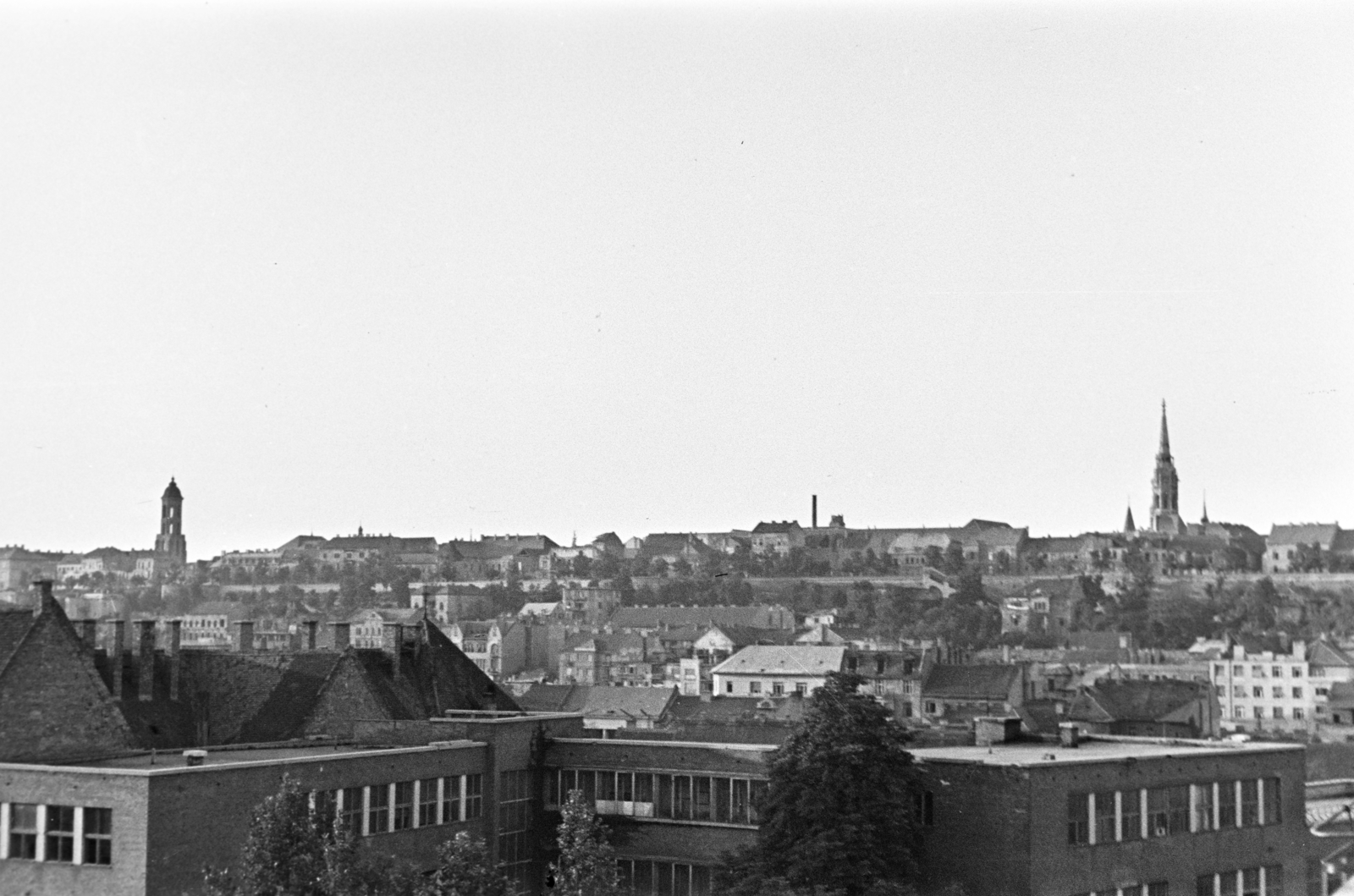 Hungary, Budapest I., Mészáros utca, kilátás a 10-es számú házból a Szilágyi Erzsébet Gimnázium épülete és a budai Vár felé., 1953, Ábrahám Katalin és László, castle district, cityscape, Budapest, Fortepan #266691
