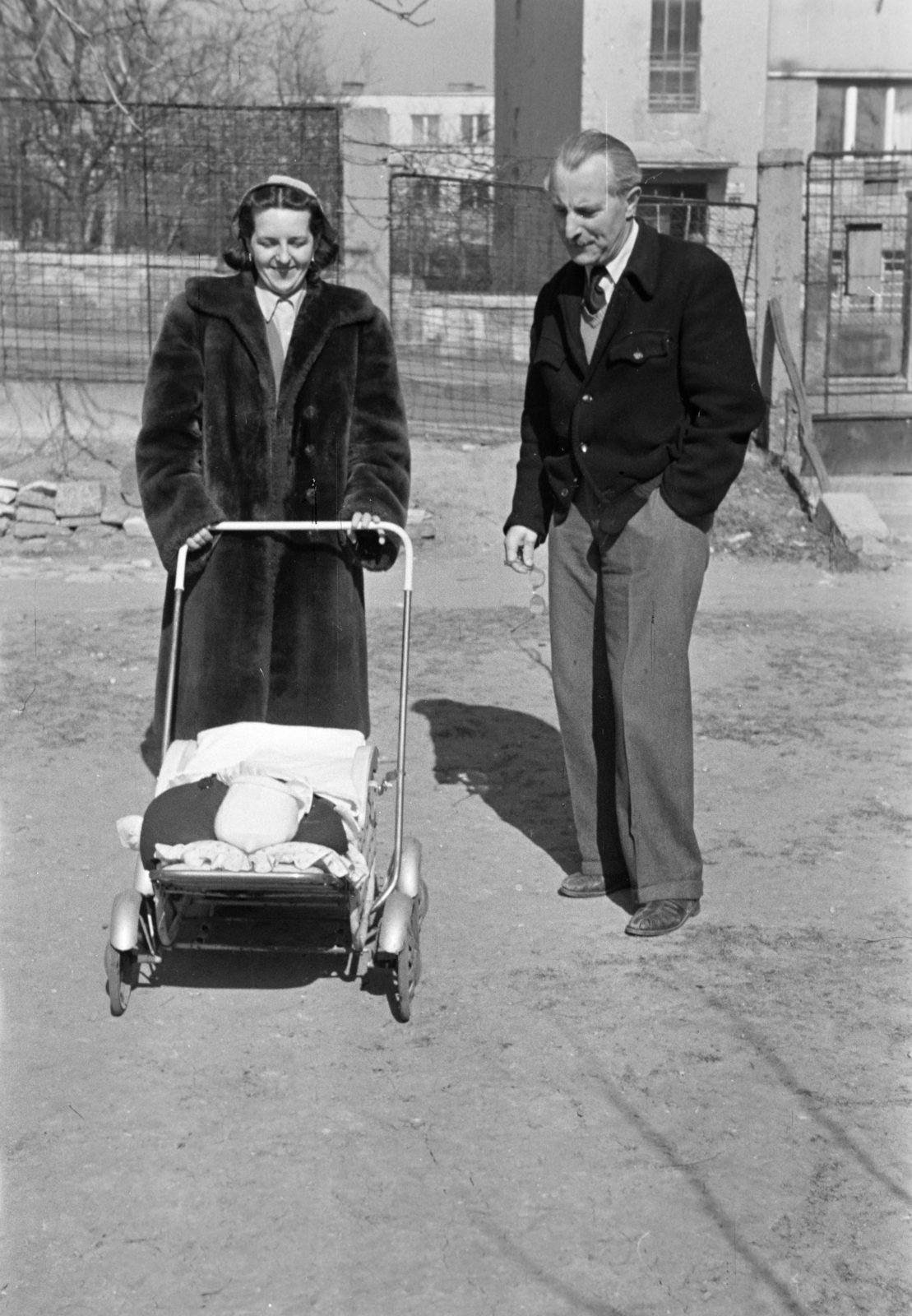 1953, Ábrahám Katalin és László, baby carriage, fur, Fortepan #266697
