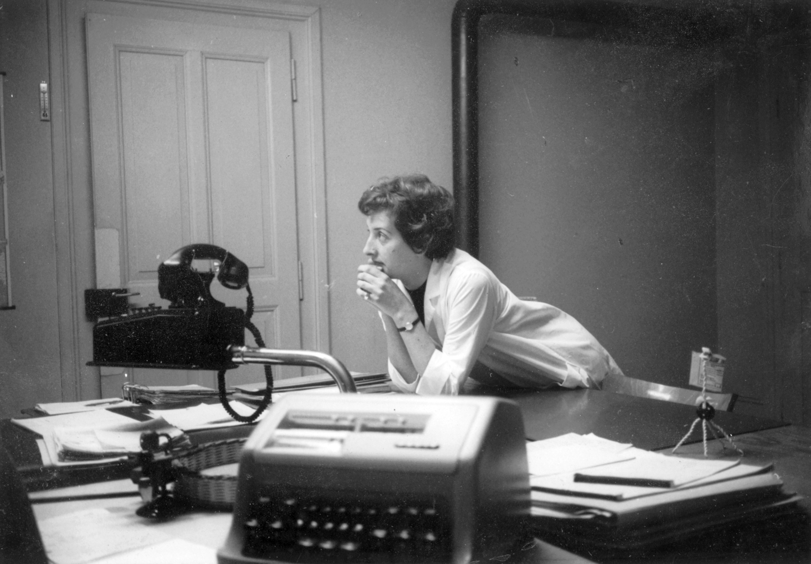 1960, Fortepan, office, typewriter, telephone, prop up the head, calculator, Fortepan #26675