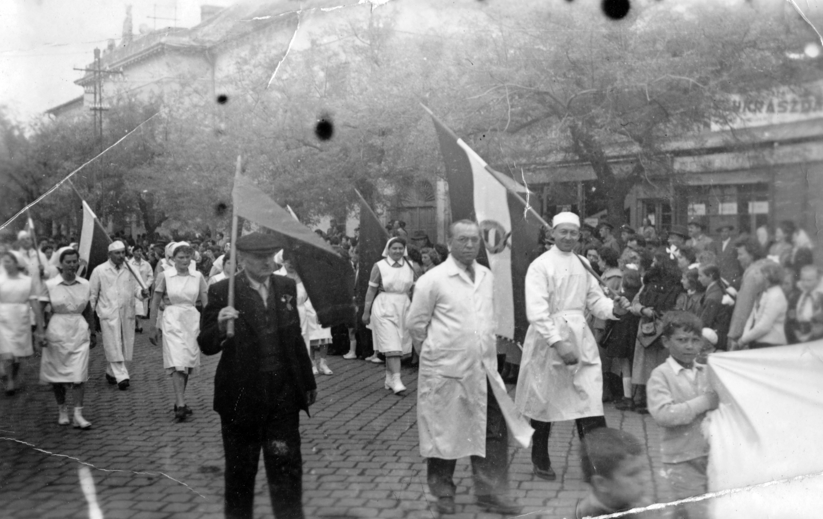 Hungary, Jászberény, Lehel vezér tér, balra a háttérben a Járásbíróság épülete., 1959, Fortepan, march, Fortepan #26687