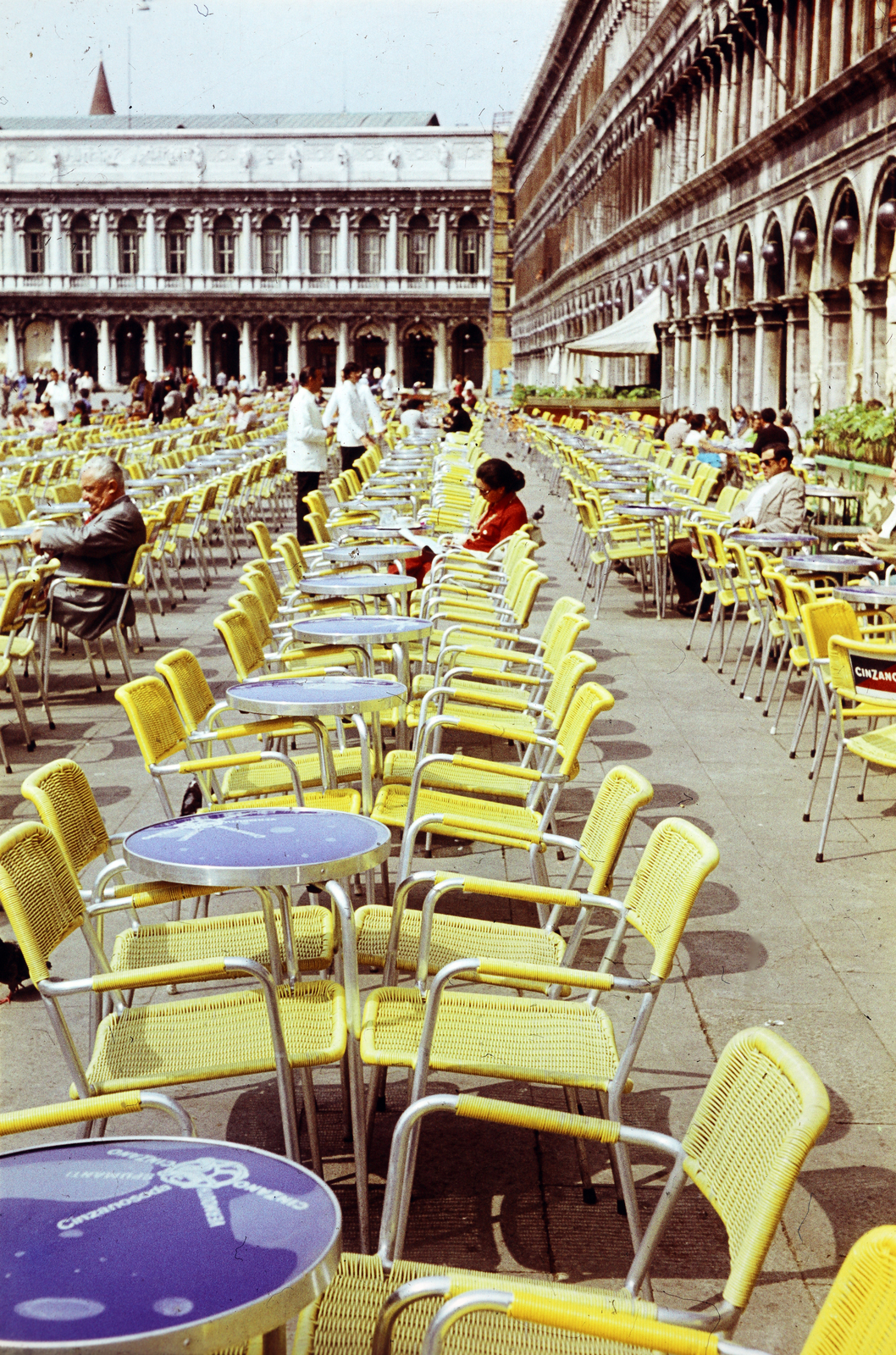 Olaszország, Velence, Piazza San Marco, jobbra a Procuratie, szemben a Museo Correr., 1974, Vimola Károly, színes, Fortepan #266988
