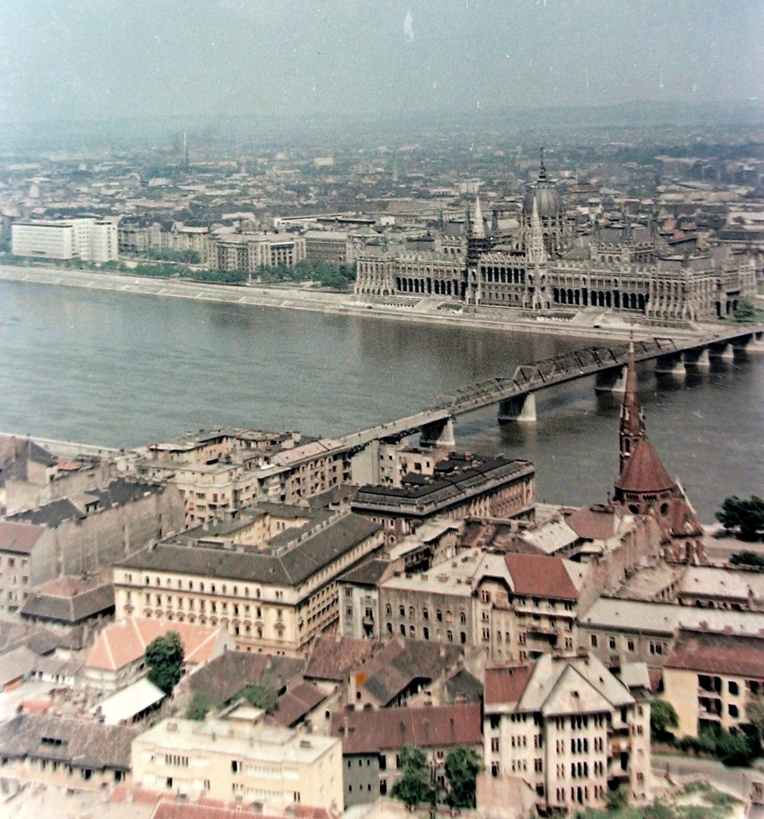 Hungary, Budapest I.,Budapest V., kilátás a Mátyás-templom tornyából a Kossuth híd és a Parlament felé., 1956, Fortepan, Kossuth-bridge, colorful, picture, Imre Steindl-design, parliament, Neo-Gothic-style, Danube, eclectic architecture, Budapest, Fortepan #267