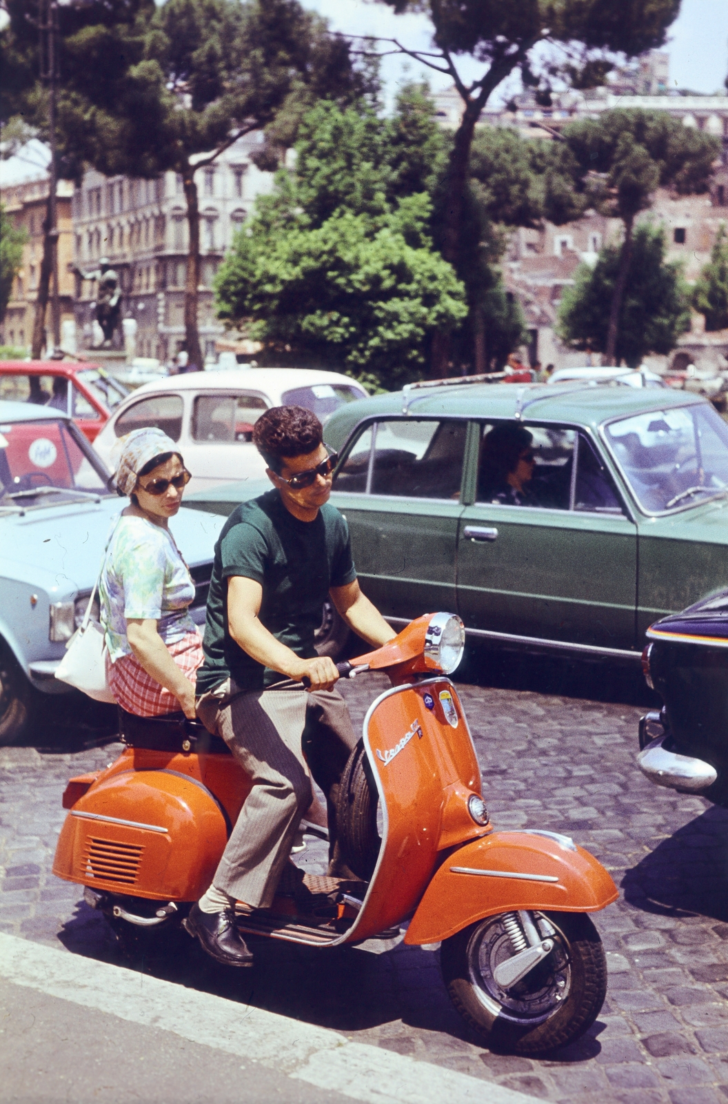 Italy, 1974, Vimola Károly, Vespa-brand, colorful, Fortepan #267004