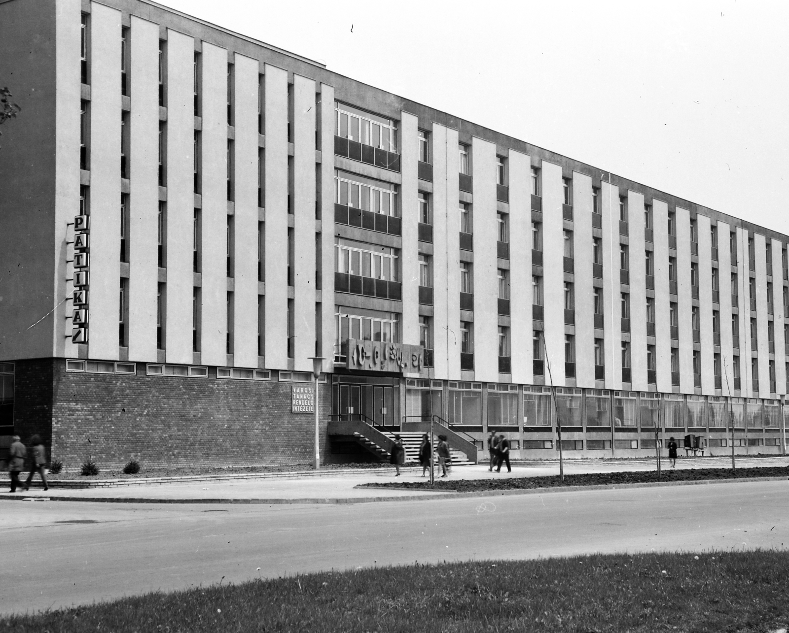 Hungary, Uránváros, Pécs, Veress Endre utca, Rendelőintézet., 1969, Pluhár Gábor, Fortepan #267043