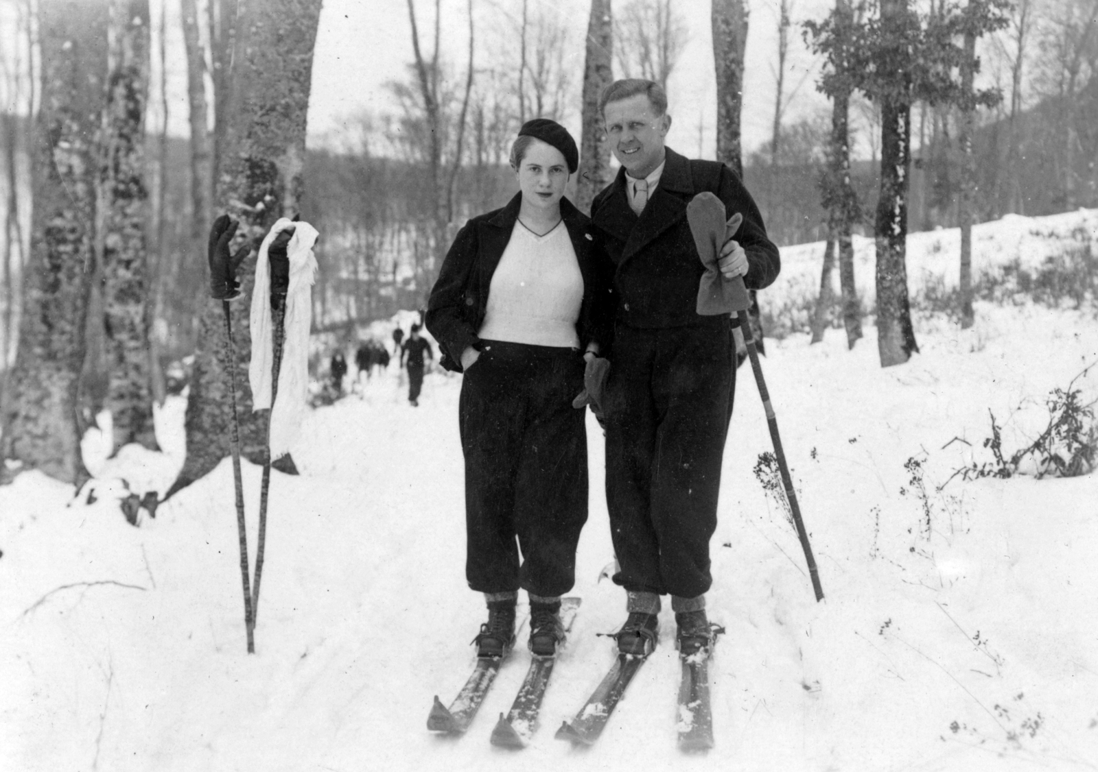 Hungary, Kékestető, 1937, Fortepan, skis, skiing, man and woman, ski pole, Fortepan #26708