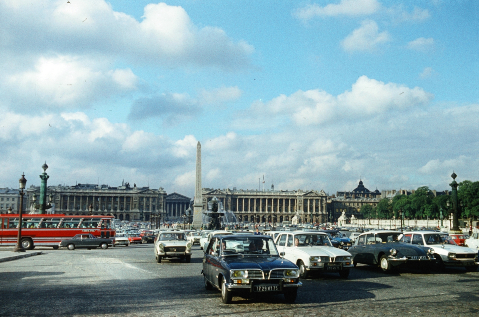 France, Paris, Place de la Concorde az obeliszkkel, a Rue Royale felé nézve., 1972, Martos Gábor, colorful, Fortepan #267086