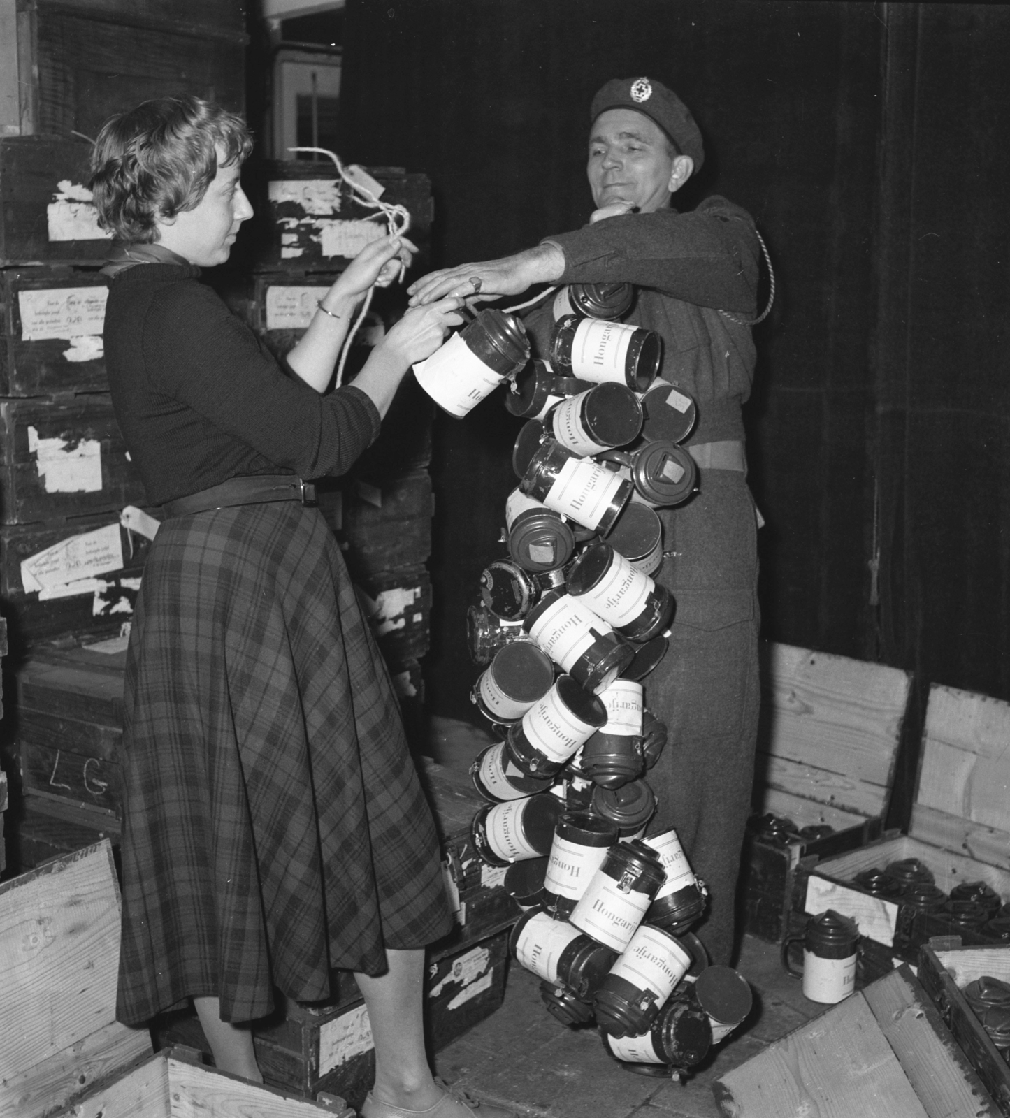 Netherlands, Amsterdam, a Magyarország megsegítésére indított, 1956-os adománygyűjtés perselyei., 1956, Nationaal Archief, tin can, Dutch sign, Fortepan #267148