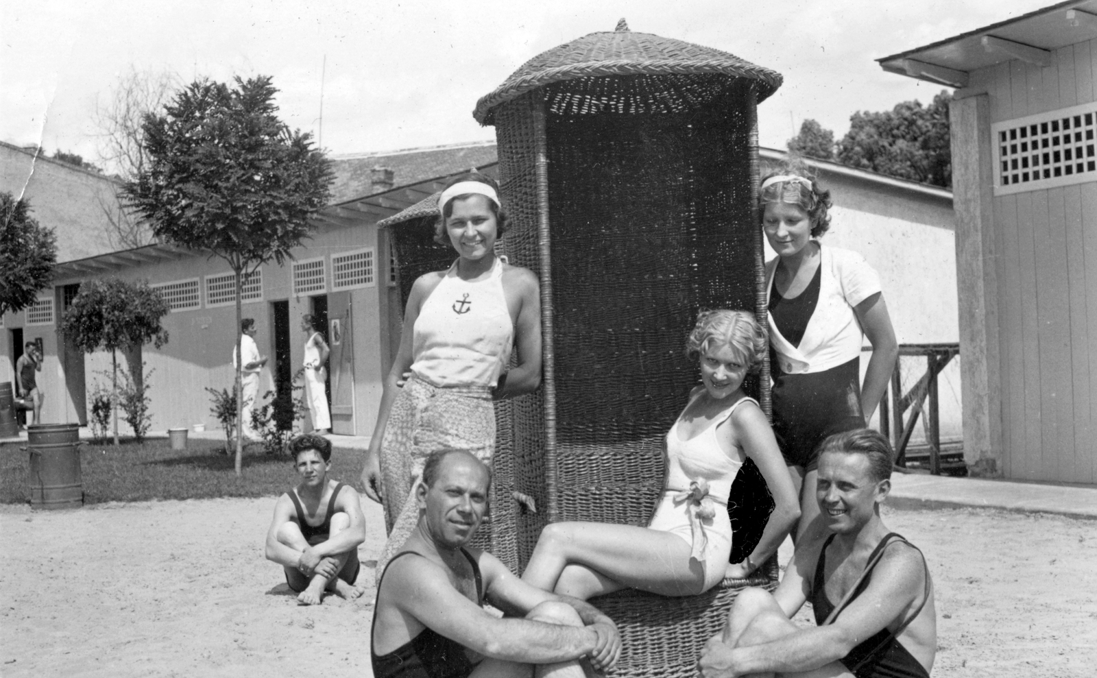 Hungary, Esztergom, Szent István strandfürdő., 1935, Fortepan, beach, cross-legged sitting, Fortepan #26716
