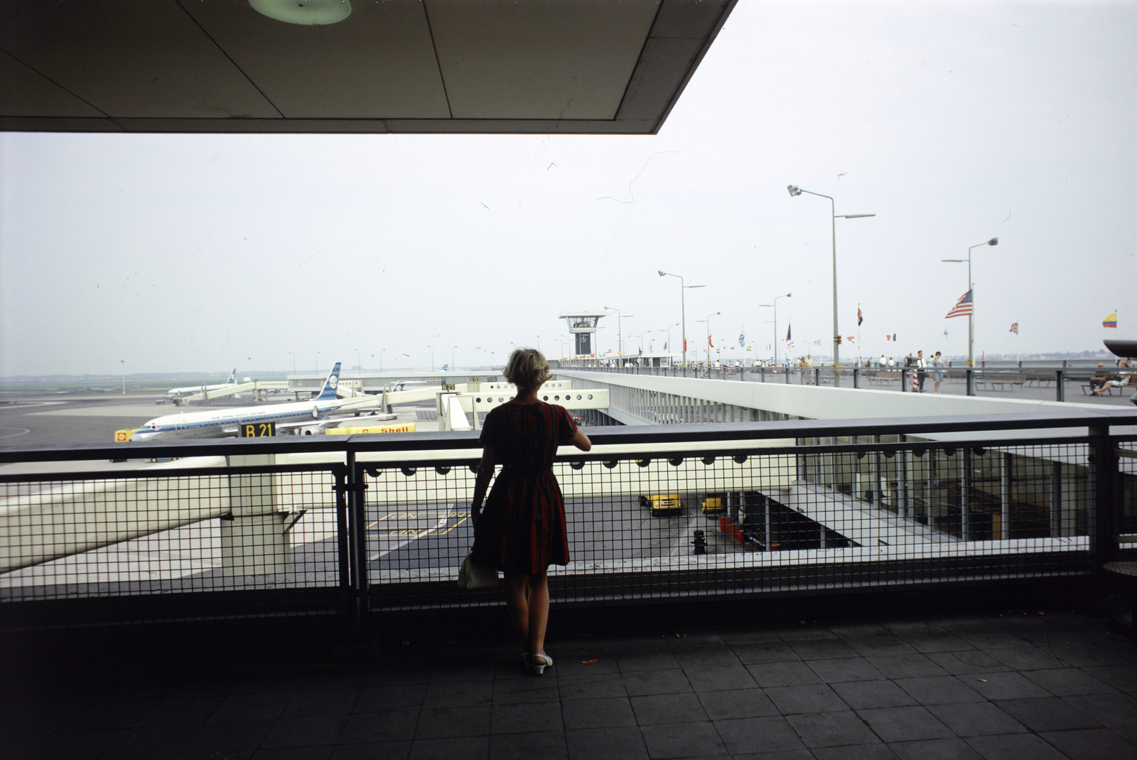 Netherlands, Amsterdam, Schiphol repülőtér., 1968, Ladinek Viktor, back, airport, colorful, Fortepan #267201