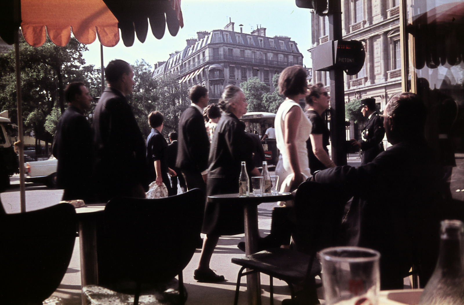 1961, Ladinek Viktor, járókelő, terasz, színes, Fortepan #267219