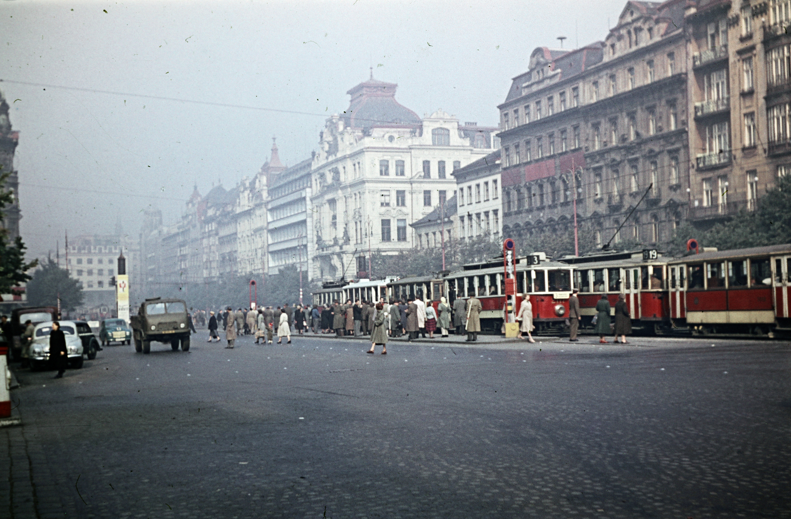 Csehország, Prága, Vencel tér (Václavské námestí) az ulica Štěpánská felöl., 1961, Ladinek Viktor, Fortepan #267250