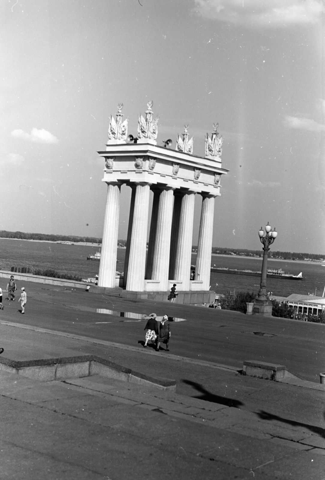 Russia, Volgograd, Propylaeum a Volga folyó patján., 1969, Ladinek Viktor, Soviet Union, Fortepan #267259