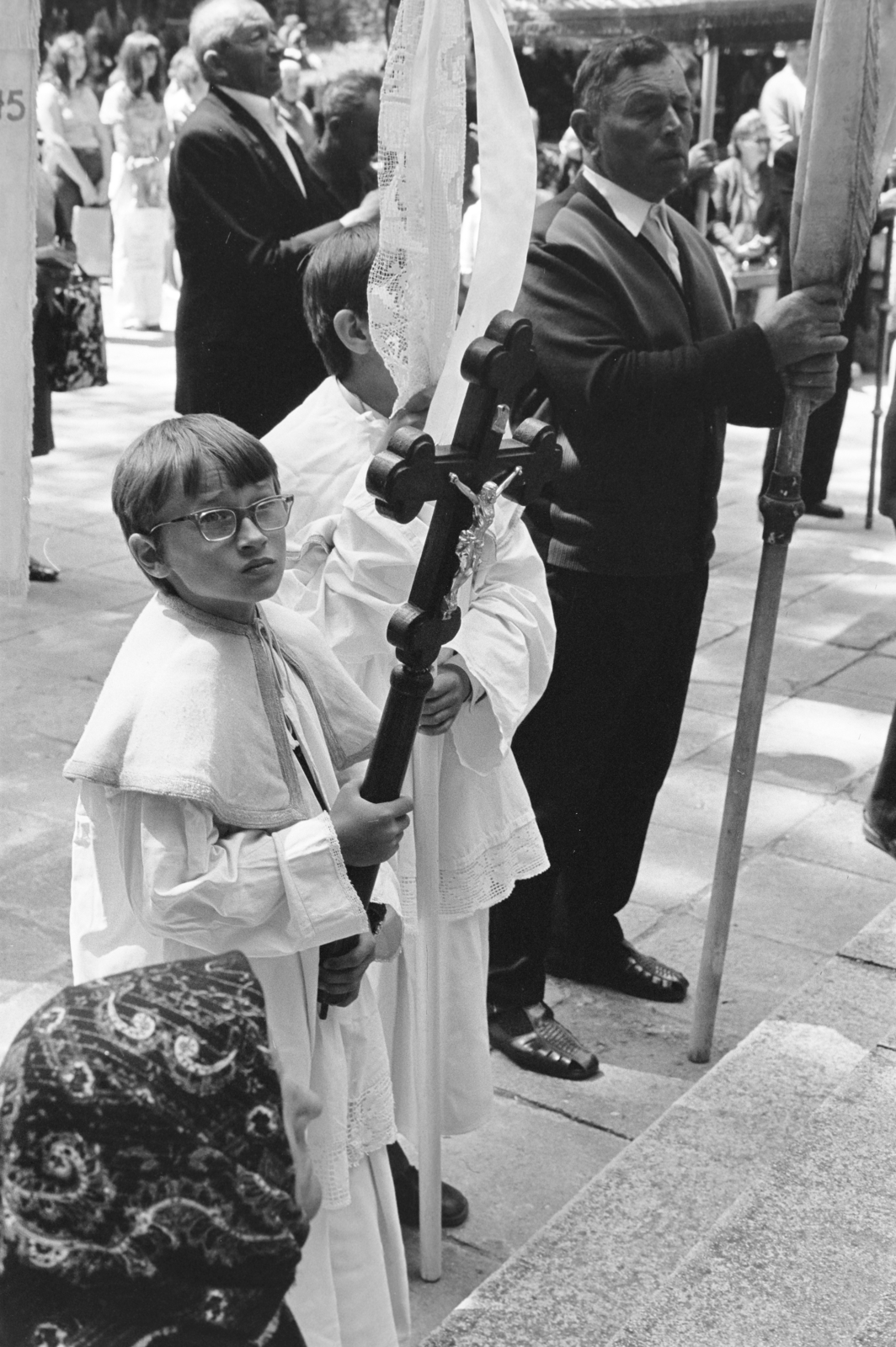 Magyarország, Mátraverebély-Szentkút, a felvétel a Lourdes-i barlang előtt készült.., 1974, Szentkuthy Ibolya, körmenet, Fortepan #267318