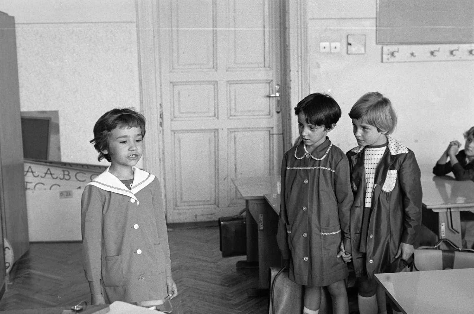 1976, Szentkuthy Ibolya, cloak, school, Fortepan #267364