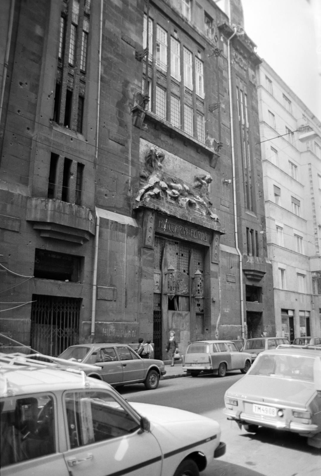 Magyarország, Budapest VII., Dohány utca 44., Hungária fürdő., 1980, Szentkuthy Ibolya, rendszám, fürdés, szecesszió, dombormű, Budapest, Fortepan #267409