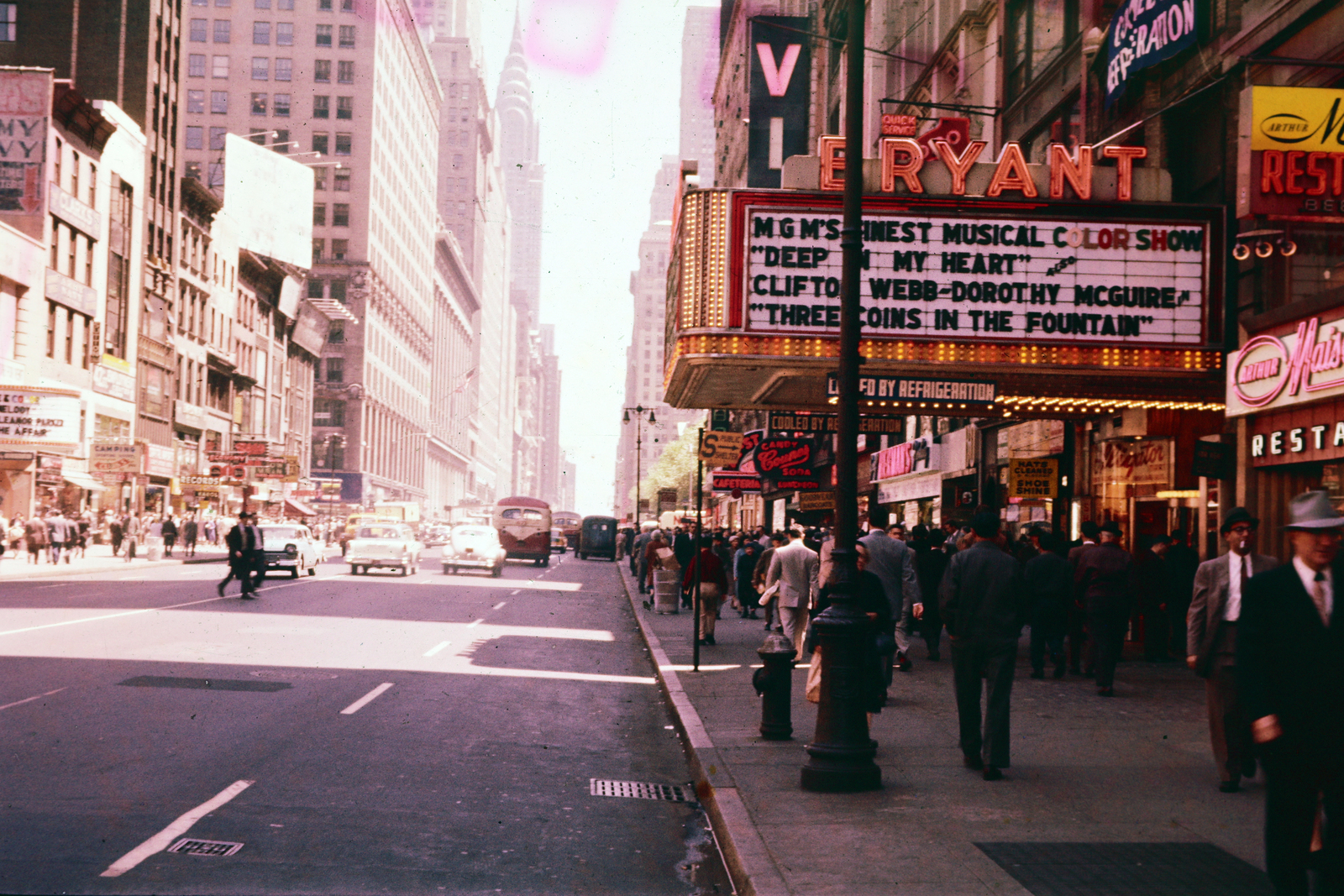 Amerikai Egyesült Államok, New York, a W 42nd street a Times Square és a 6th Avenue között, jobbra a Bryant Theatre mozi, bal oldalon távolabb a Chrysler Building látható., 1955, Szentkuthy Ibolya, színes, járókelő, angol felirat, felhőkarcoló, forgalom, utcakép, Fortepan #267510