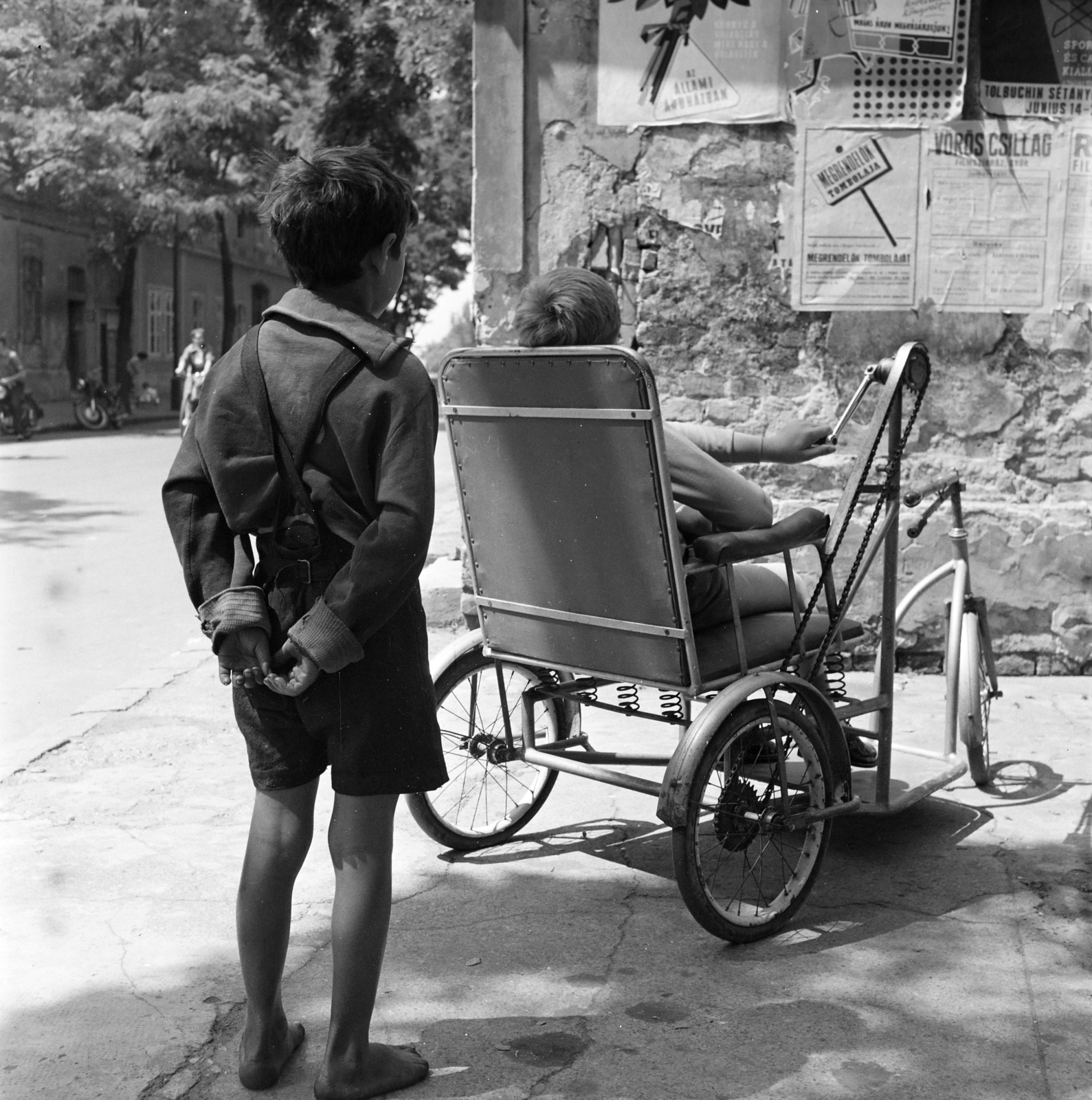 Hungary, Győr, Virágpiac (Egység) tér., 1963, Szentkuthy Ibolya, poster, wheelchair, disabled, Fortepan #267532