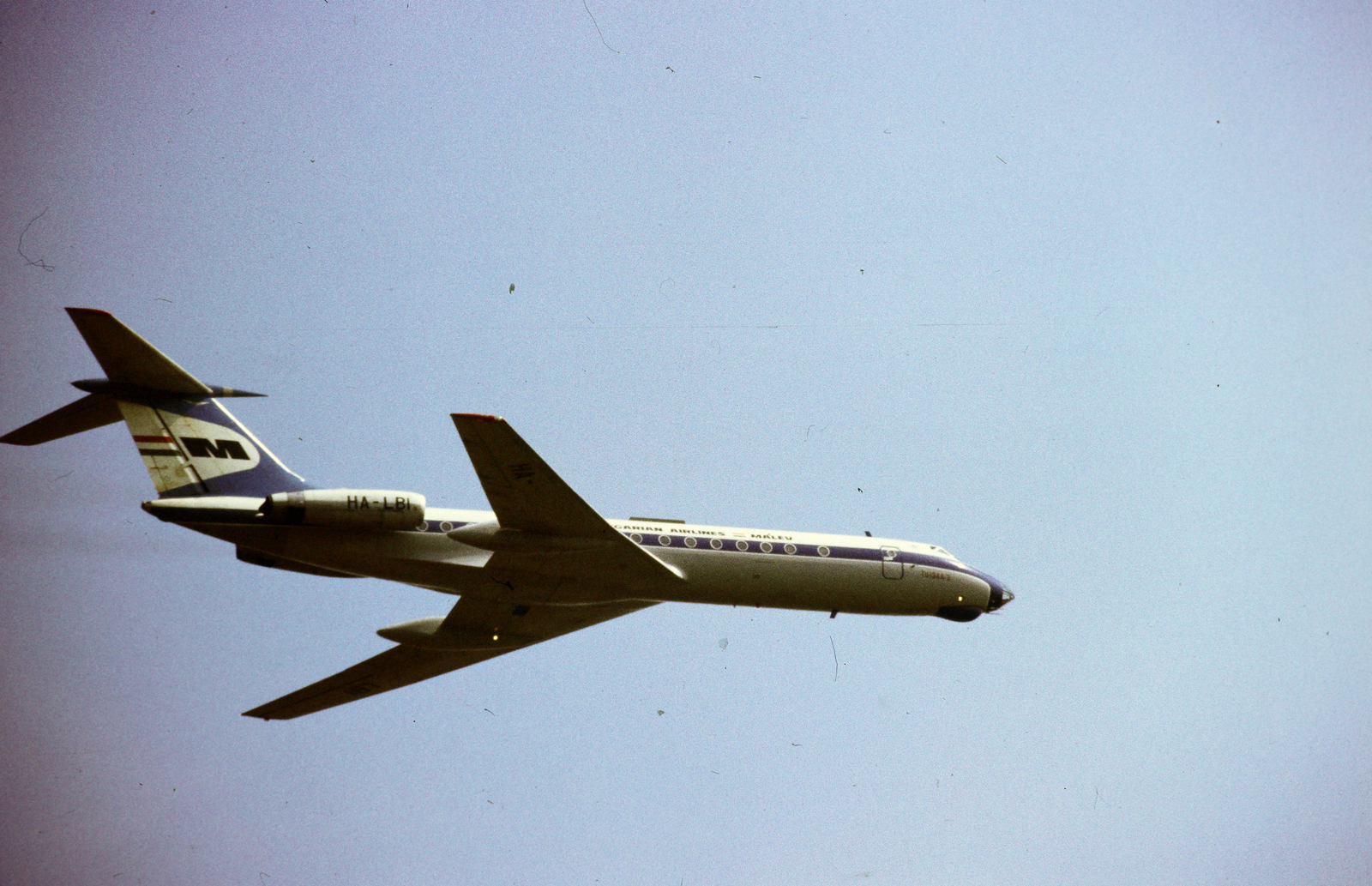 Hungary, Budaörs Airport, Budapest XI., a felvétel a repülőtér légterében készült., 1986, Lorkó Fanni, Hungarian Airlines, colorful, airplane, Tupolev-brand, Budapest, Fortepan #267576