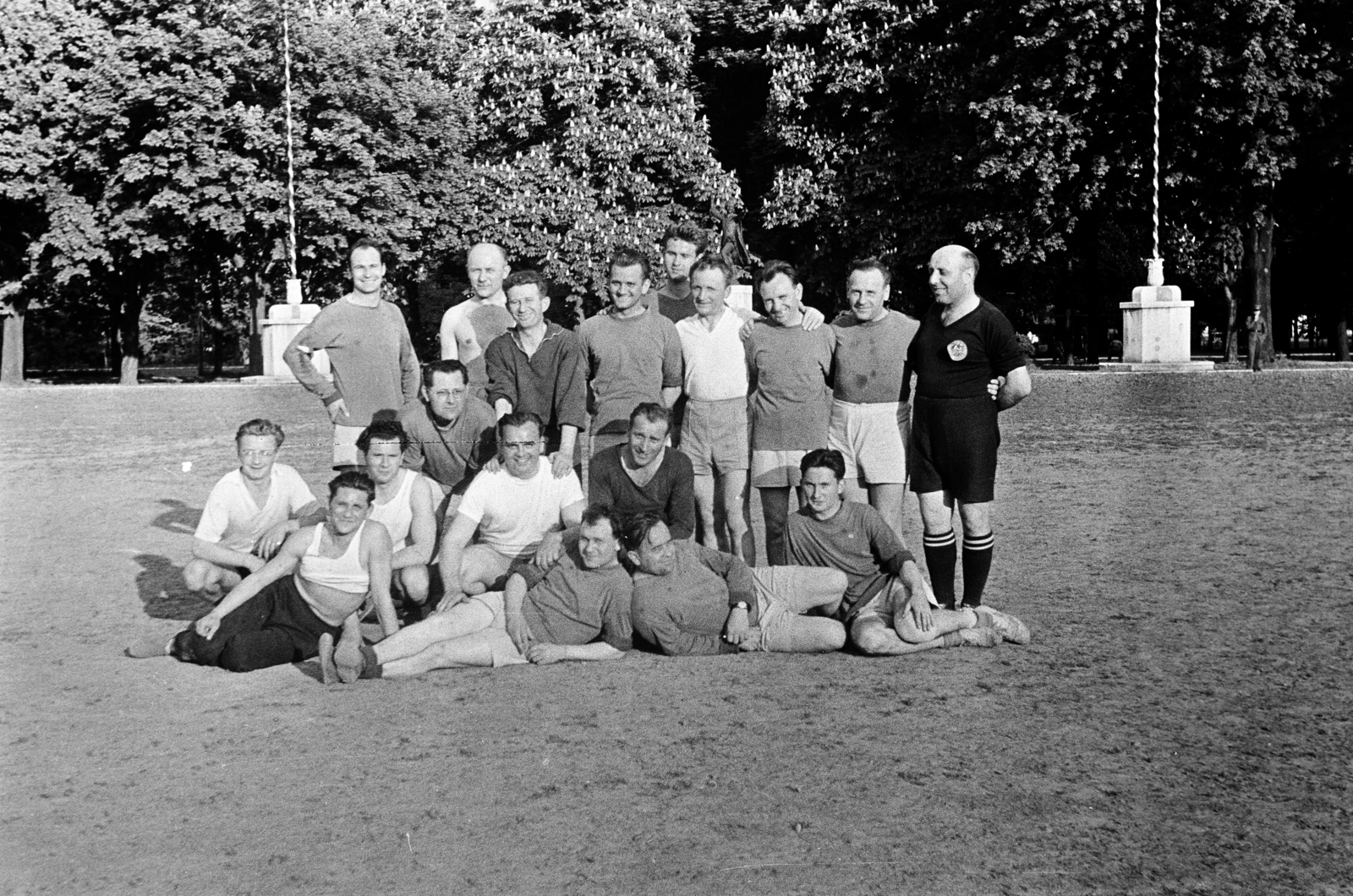 Hungary, az MN 5.EFÜ / Magyar Néphadsereg 5. számú Elhelyezési Felügyelőség amatőr focicsapata., 1956, Kovács Annamária, soccer team, Fortepan #267615